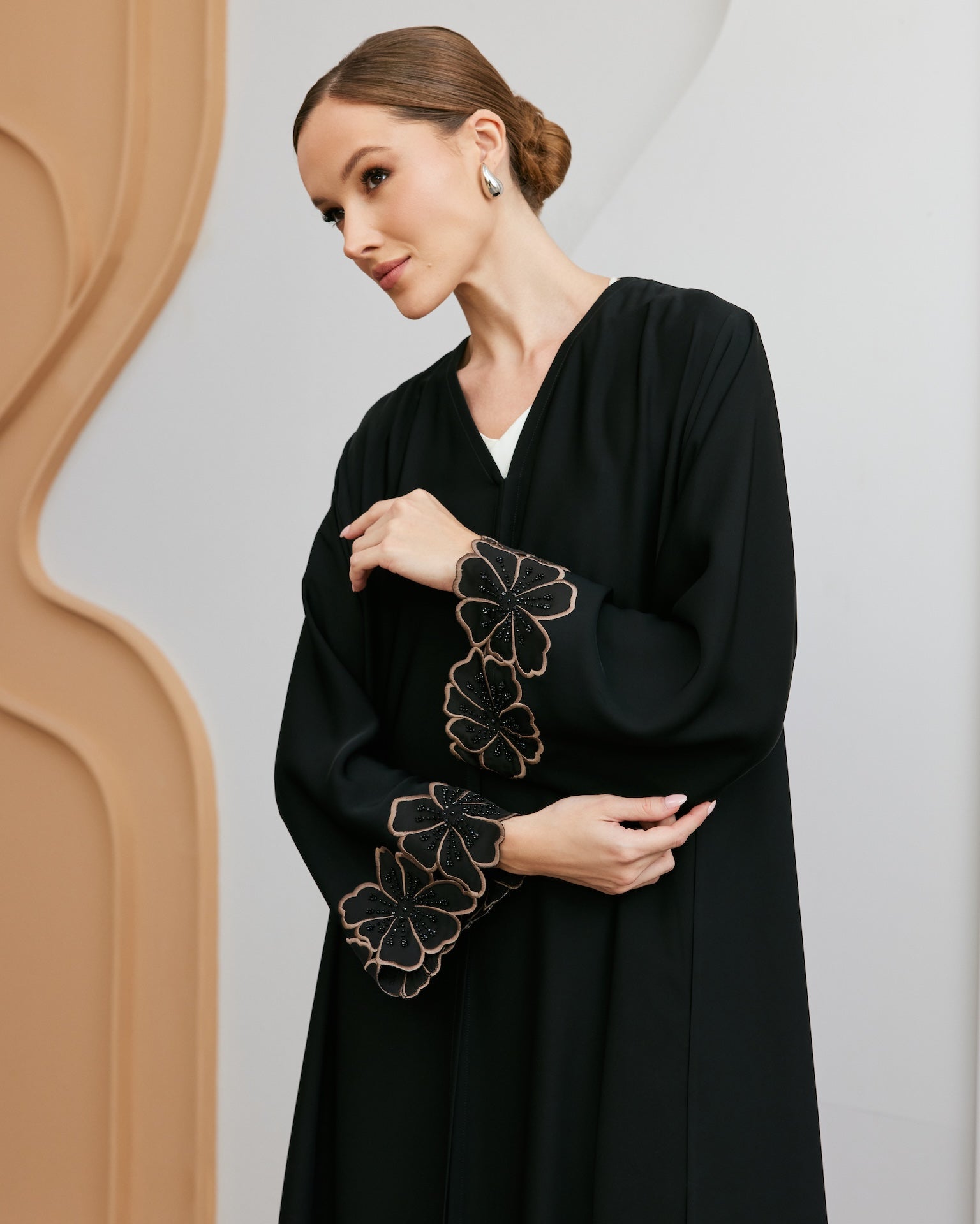 Alondra - The McQueen Boutique - Abaya - Abaya Dubai - Abaya Abu Dhabi - Abaya UAE - Abaya - Elegant - Luxury - Emirati - Classic - Modern - Occasion - Traditional - Trends - Embroidery - Modes