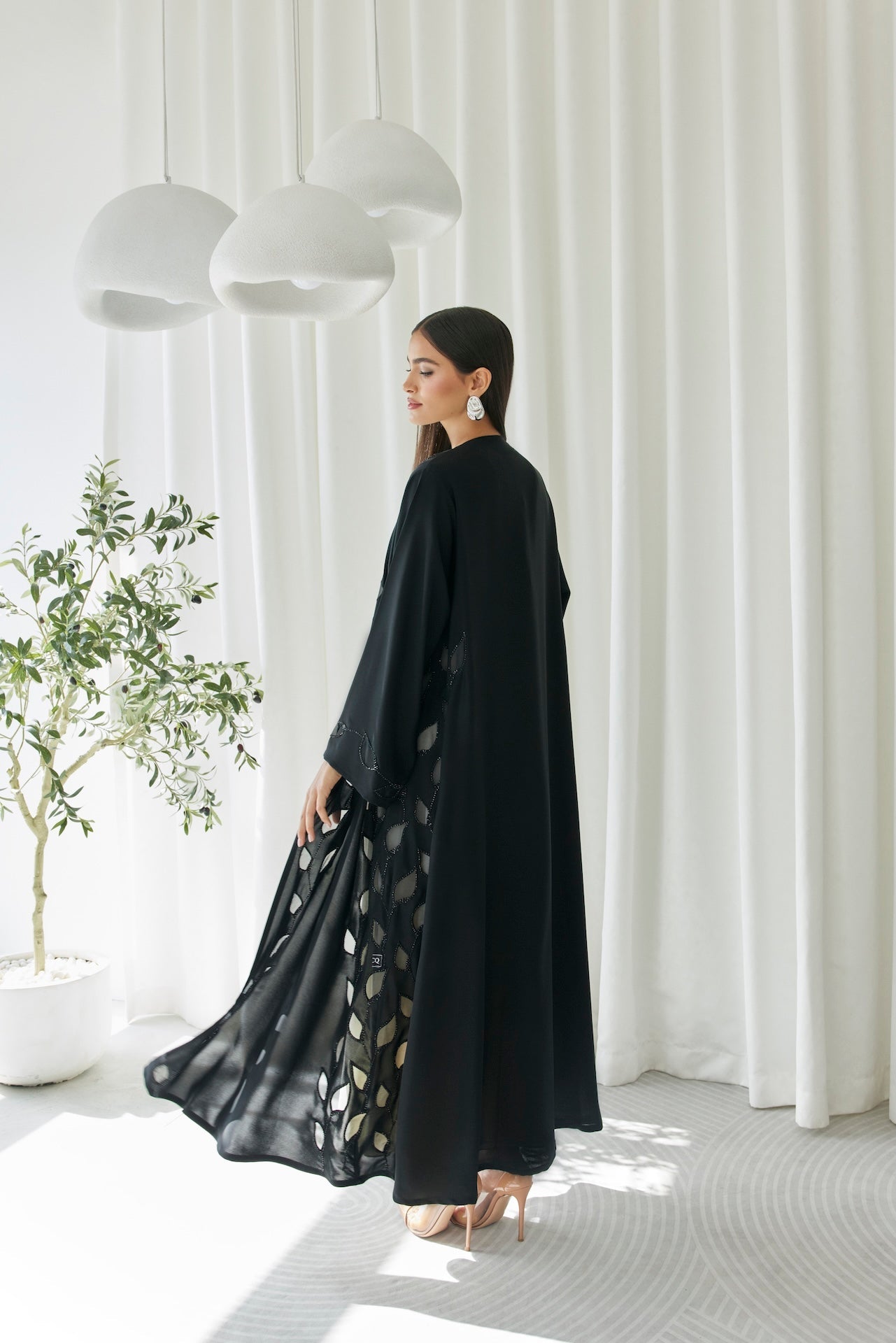 Azaria - The McQueen Boutique - Abaya - Abaya Dubai - Abaya Abu Dhabi - Abaya UAE - Abaya - Elegant - Luxury - Emirati - Classic - Modern - Occasion - Traditional - Trends - Embroidery - Modes