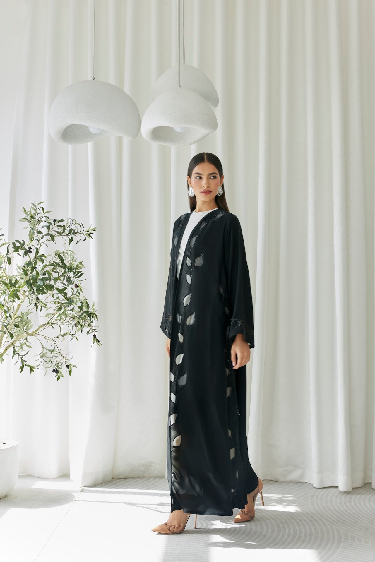 Azaria - The McQueen Boutique - Abaya - Abaya Dubai - Abaya Abu Dhabi - Abaya UAE - Abaya - Elegant - Luxury - Emirati - Classic - Modern - Occasion - Traditional - Trends - Embroidery - Modes