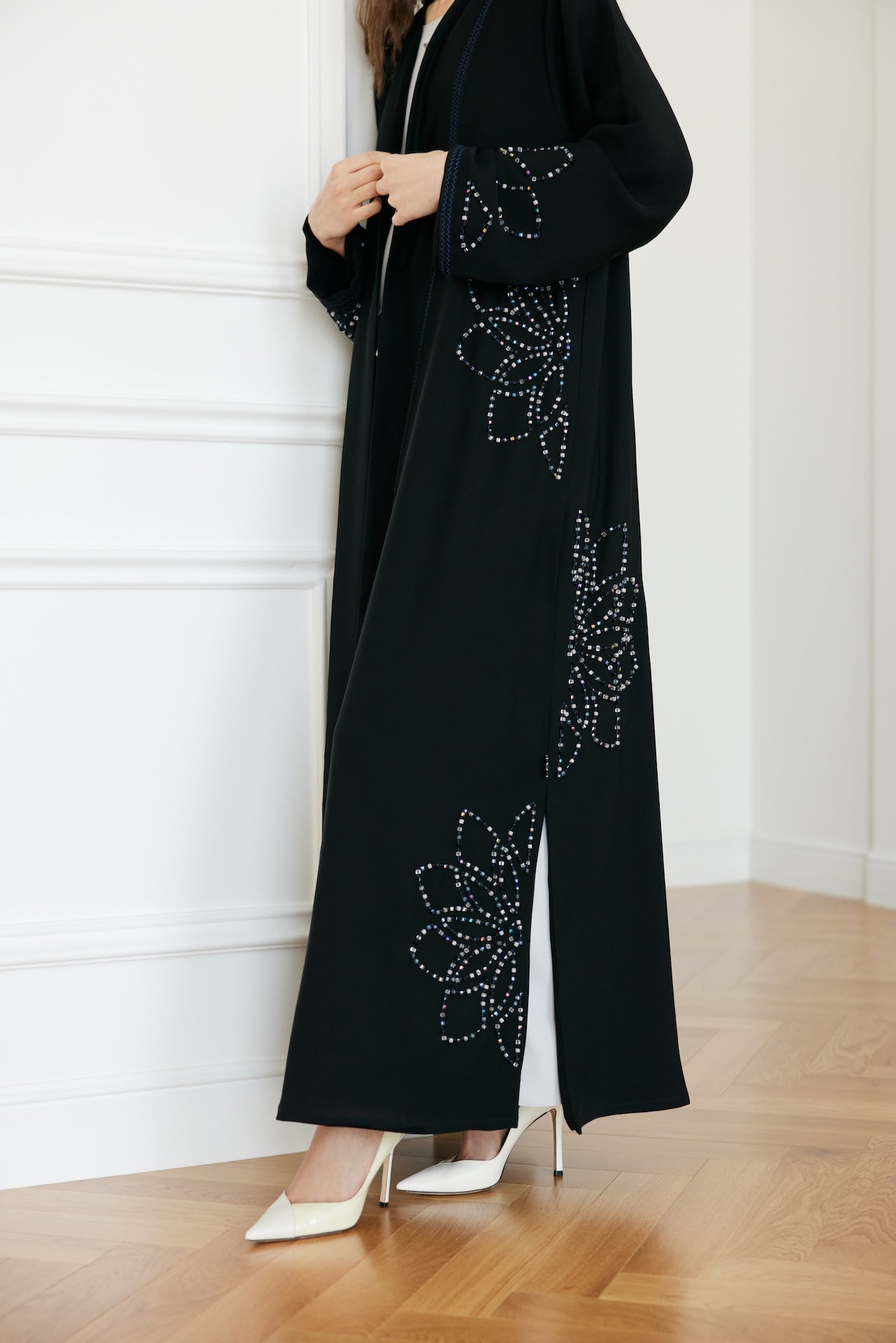 Crystal Glow - The McQueen Boutique - Abaya - Abaya Dubai - Abaya Abu Dhabi - Abaya UAE - Abaya - Elegant - Luxury - Emirati - Classic - Modern - Occasion - Traditional - Trends - Embroidery - Modes