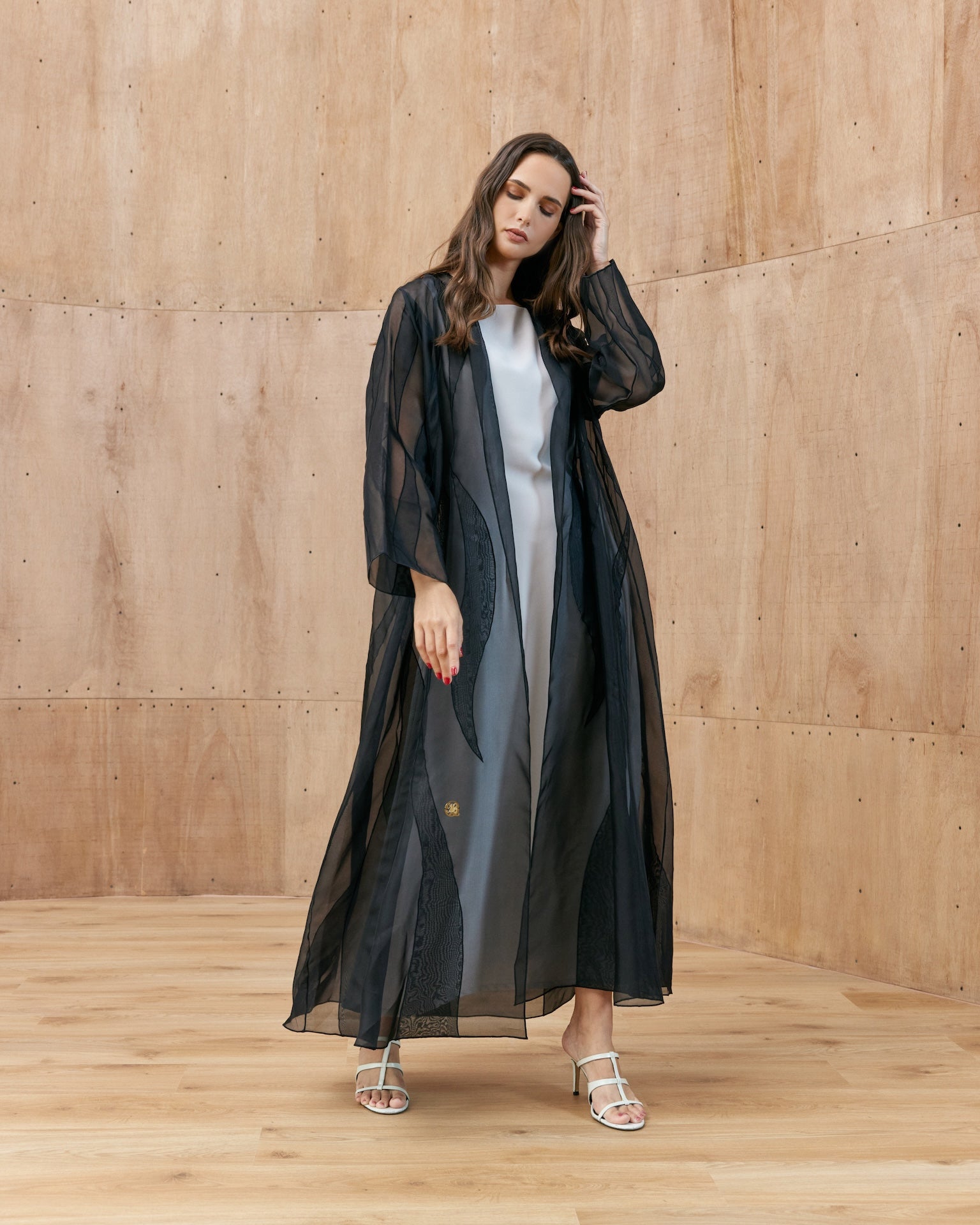 Elaya - The McQueen Boutique - Abaya - Abaya Dubai - Abaya Abu Dhabi - Abaya UAE - Abaya - Elegant - Luxury - Emirati - Classic - Modern - Occasion - Traditional - Trends - Embroidery - Modes