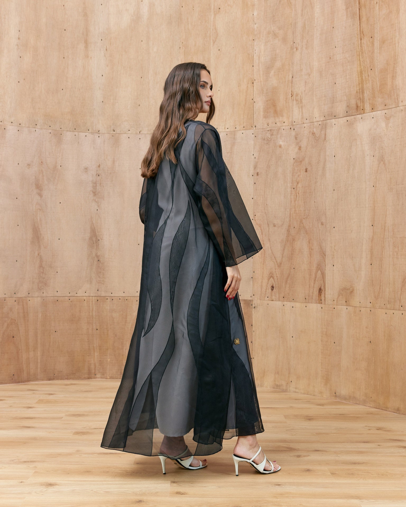 Elaya - The McQueen Boutique - Abaya - Abaya Dubai - Abaya Abu Dhabi - Abaya UAE - Abaya - Elegant - Luxury - Emirati - Classic - Modern - Occasion - Traditional - Trends - Embroidery - Modes