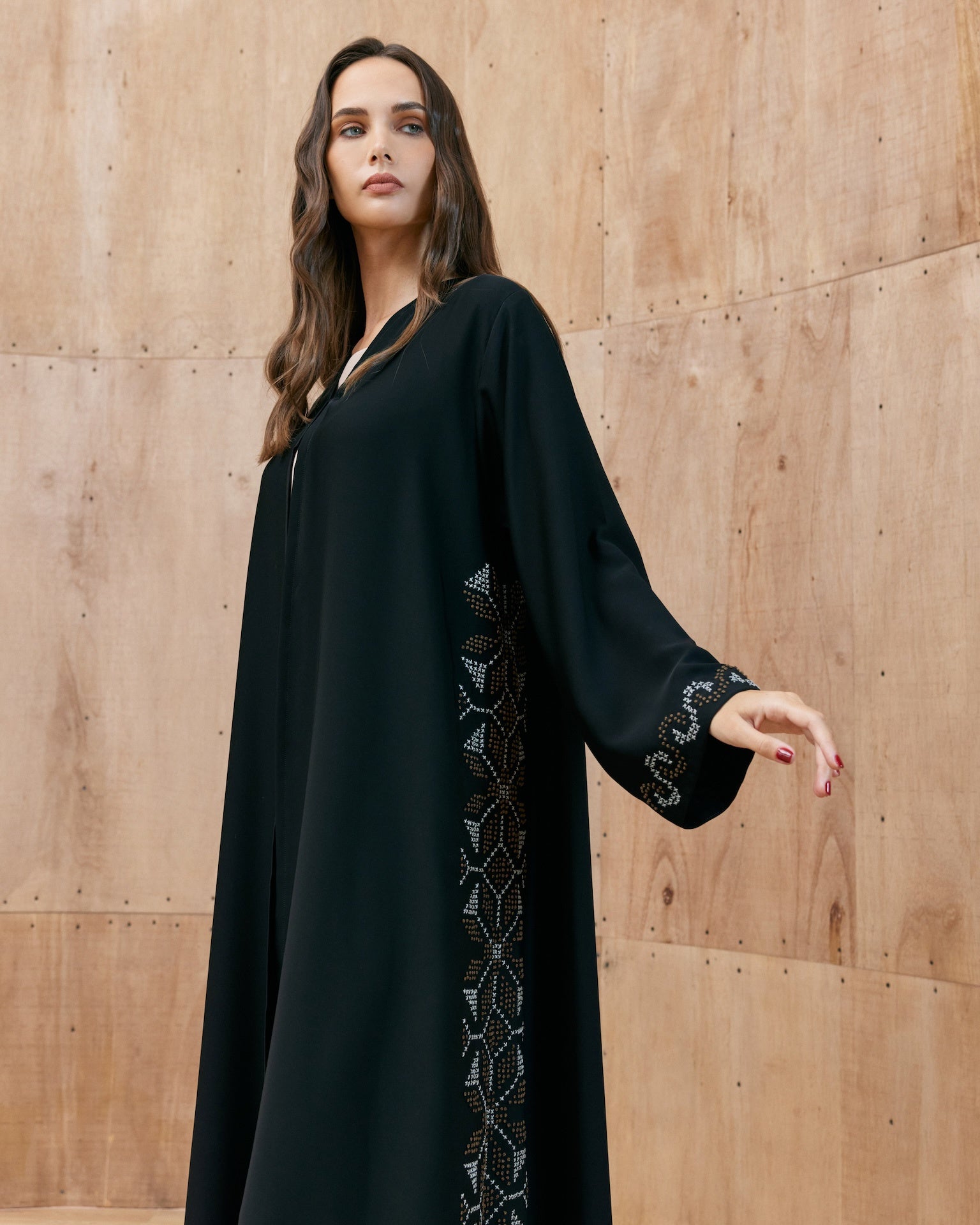 Layla - The McQueen Boutique - Abaya - Abaya Dubai - Abaya Abu Dhabi - Abaya UAE - Abaya - Elegant - Luxury - Emirati - Classic - Modern - Occasion - Traditional - Trends - Embroidery - Modes