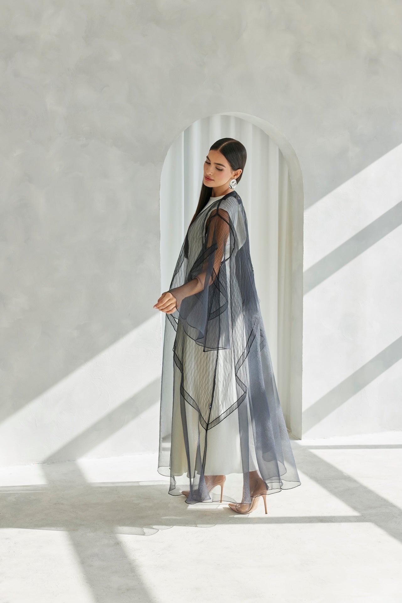 Lina - The McQueen Boutique - Abaya - Abaya Dubai - Abaya Abu Dhabi - Abaya UAE - Abaya - Elegant - Luxury - Emirati - Classic - Modern - Occasion - Traditional - Trends - Embroidery - Modes