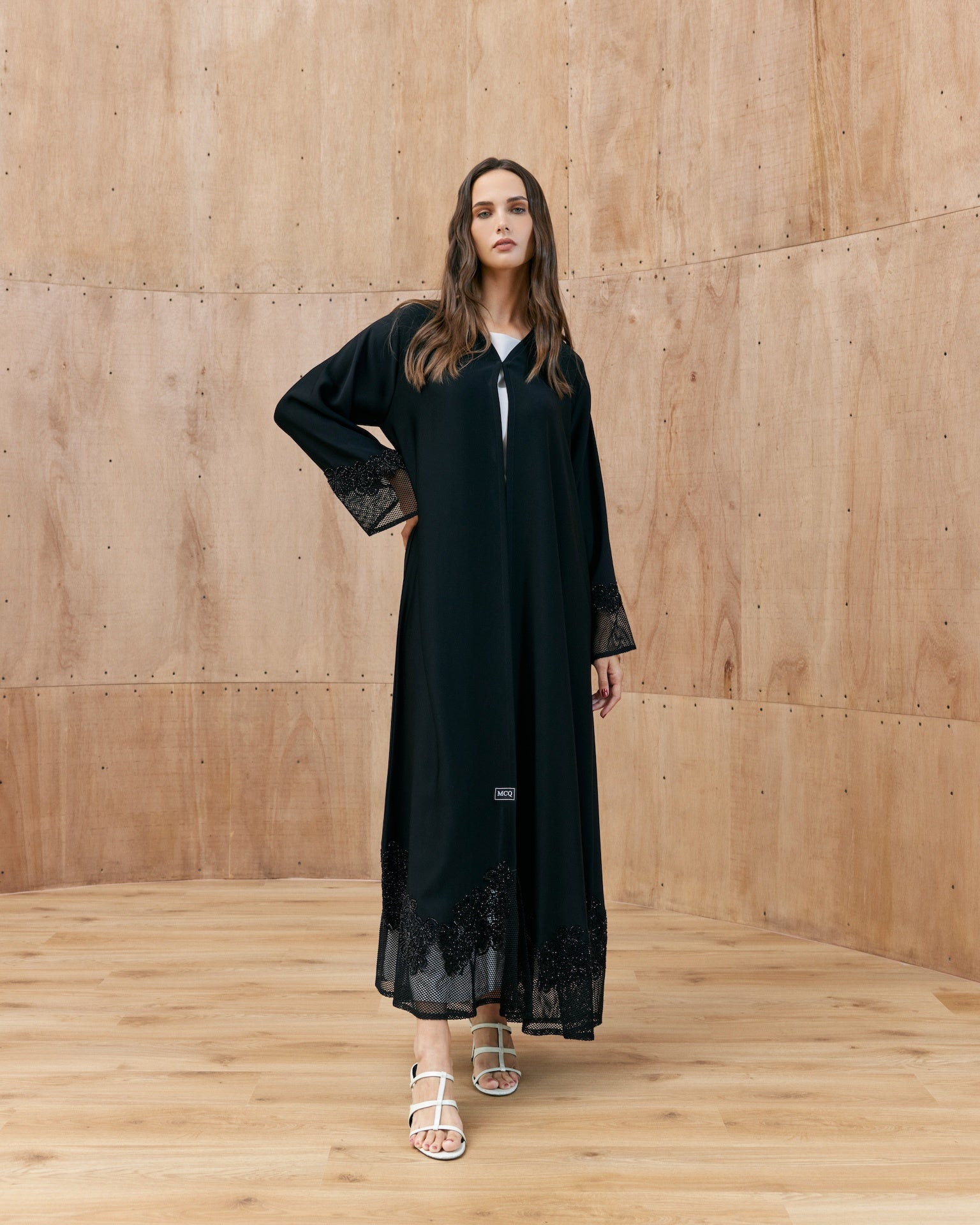 Mayra - The McQueen Boutique - Abaya - Abaya Dubai - Abaya Abu Dhabi - Abaya UAE - Abaya - Elegant - Luxury - Emirati - Classic - Modern - Occasion - Traditional - Trends - Embroidery - Modes
