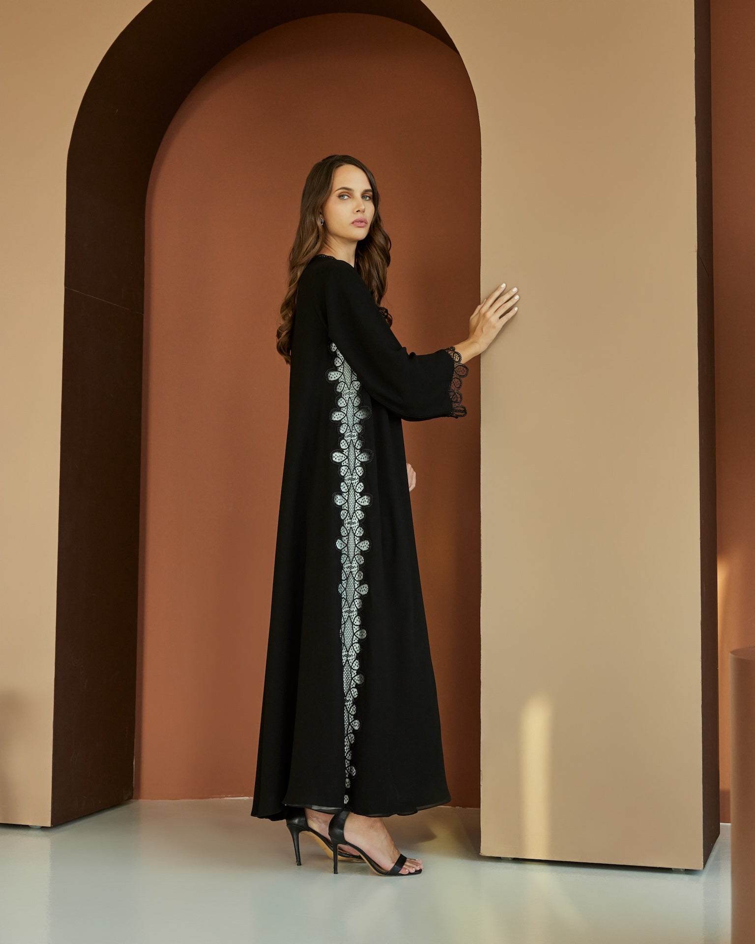 Ruya - The McQueen Boutique - Abaya - Abaya Dubai - Abaya Abu Dhabi - Abaya UAE - Abaya - Elegant - Luxury - Emirati - Classic - Modern - Occasion - Traditional - Trends - Embroidery - Modes