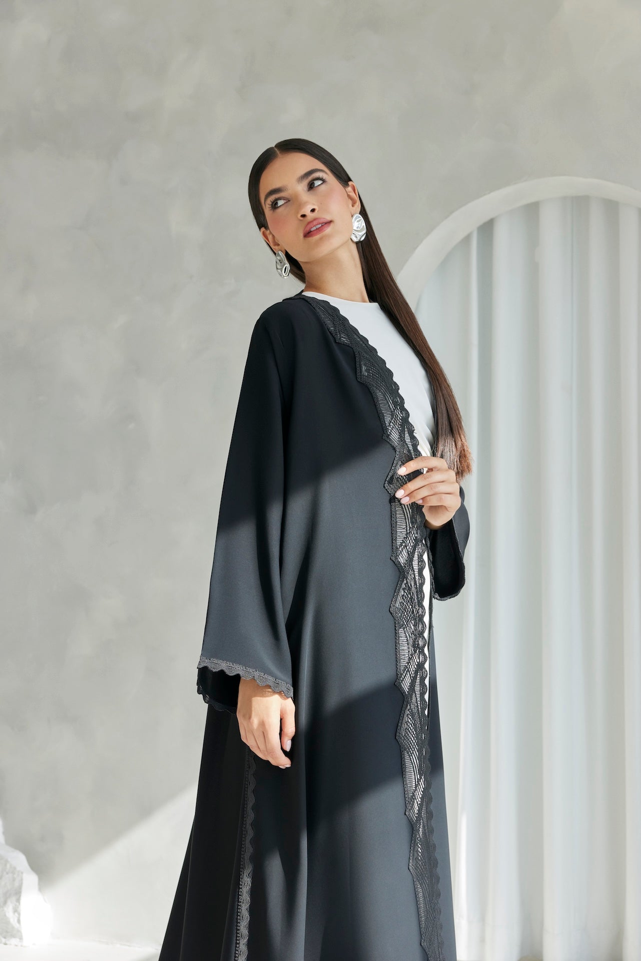 Sahar - The McQueen Boutique - Abaya - Abaya Dubai - Abaya Abu Dhabi - Abaya UAE - Abaya - Elegant - Luxury - Emirati - Classic - Modern - Occasion - Traditional - Trends - Embroidery - Modes
