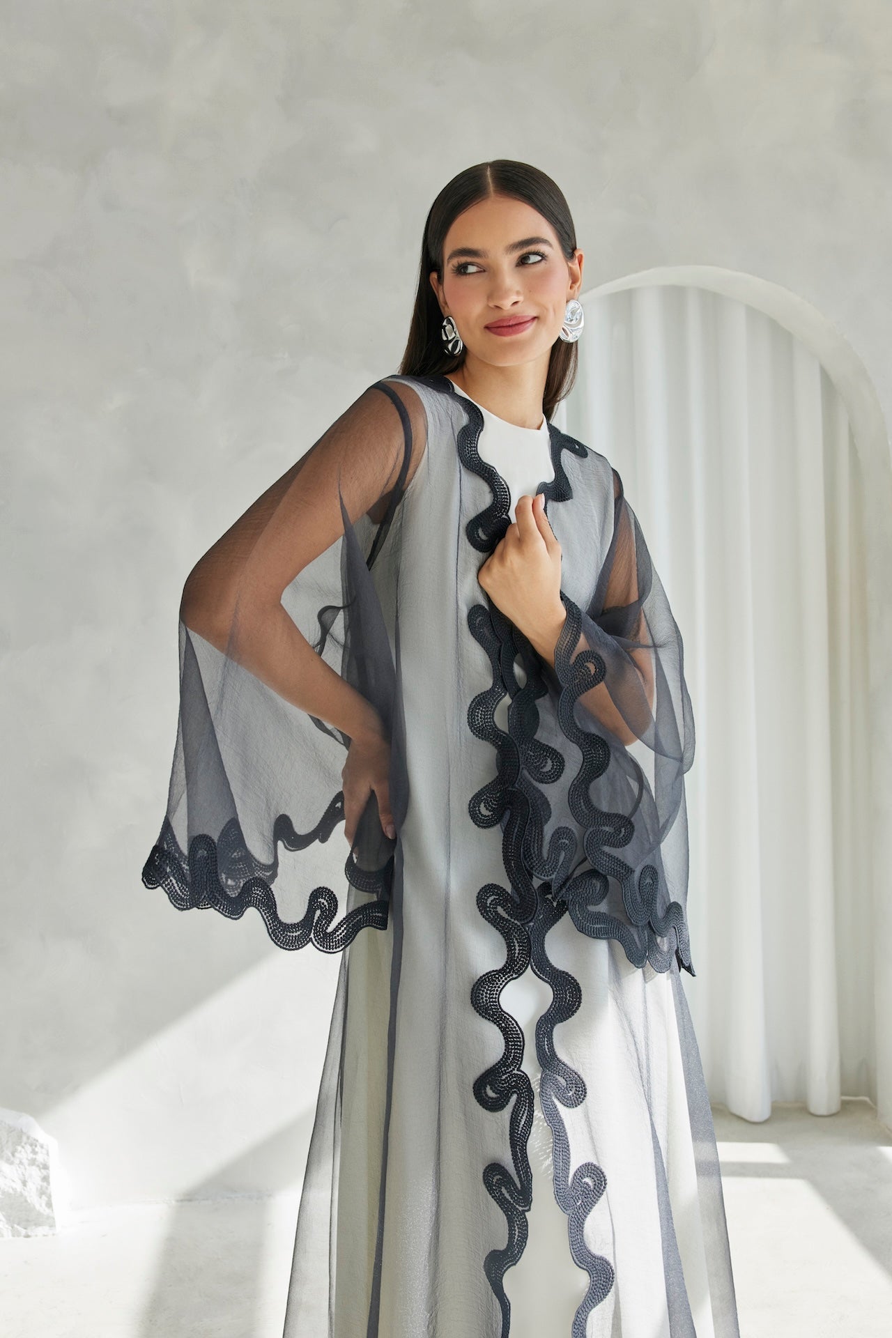 Veilora - The McQueen Boutique - Abaya - Abaya Dubai - Abaya Abu Dhabi - Abaya UAE - Abaya - Elegant - Luxury - Emirati - Classic - Modern - Occasion - Traditional - Trends - Embroidery - Modes