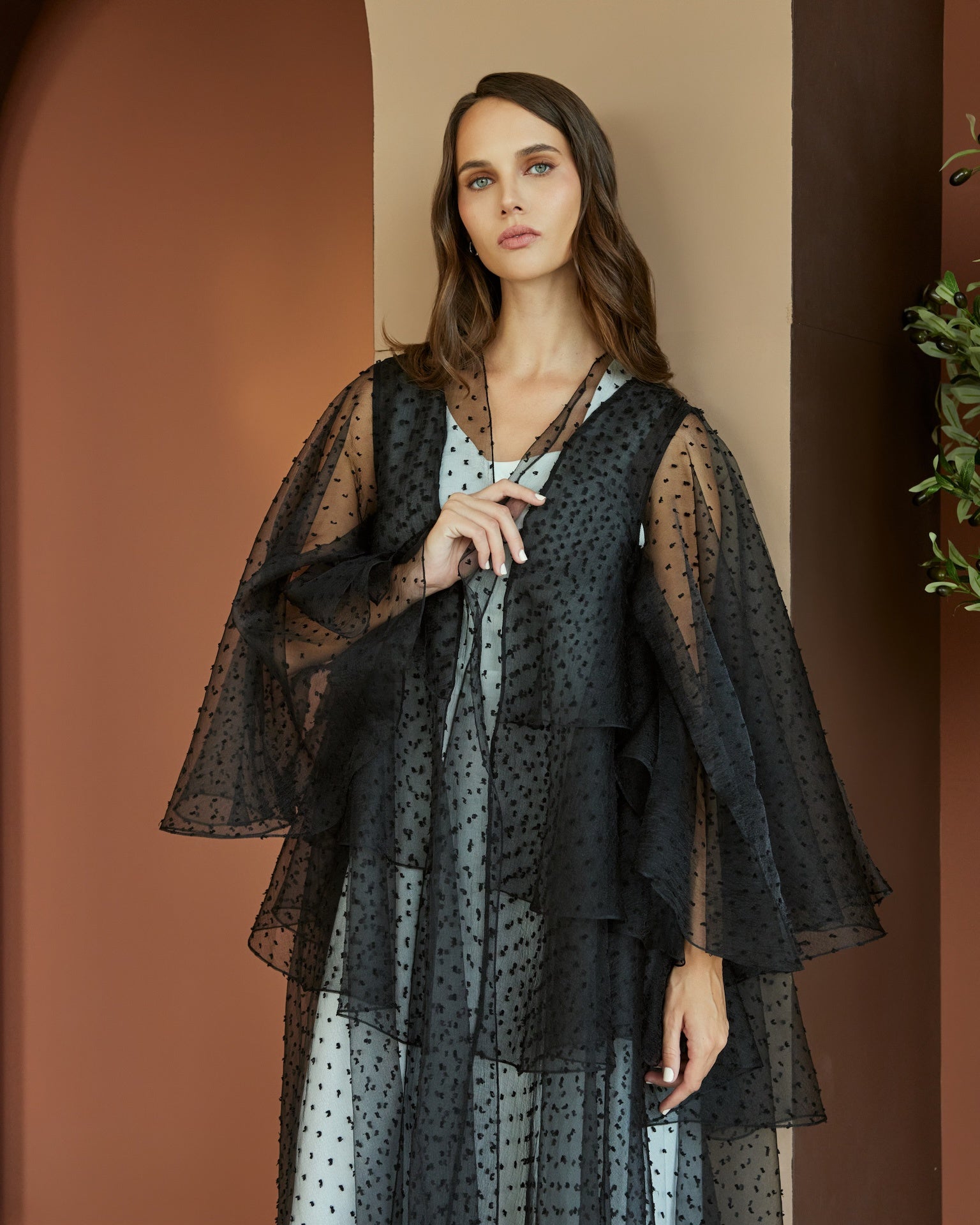 Viella - The McQueen Boutique - Abaya - Abaya Dubai - Abaya Abu Dhabi - Abaya UAE - Abaya - Elegant - Luxury - Emirati - Classic - Modern - Occasion - Traditional - Trends - Embroidery - Modes