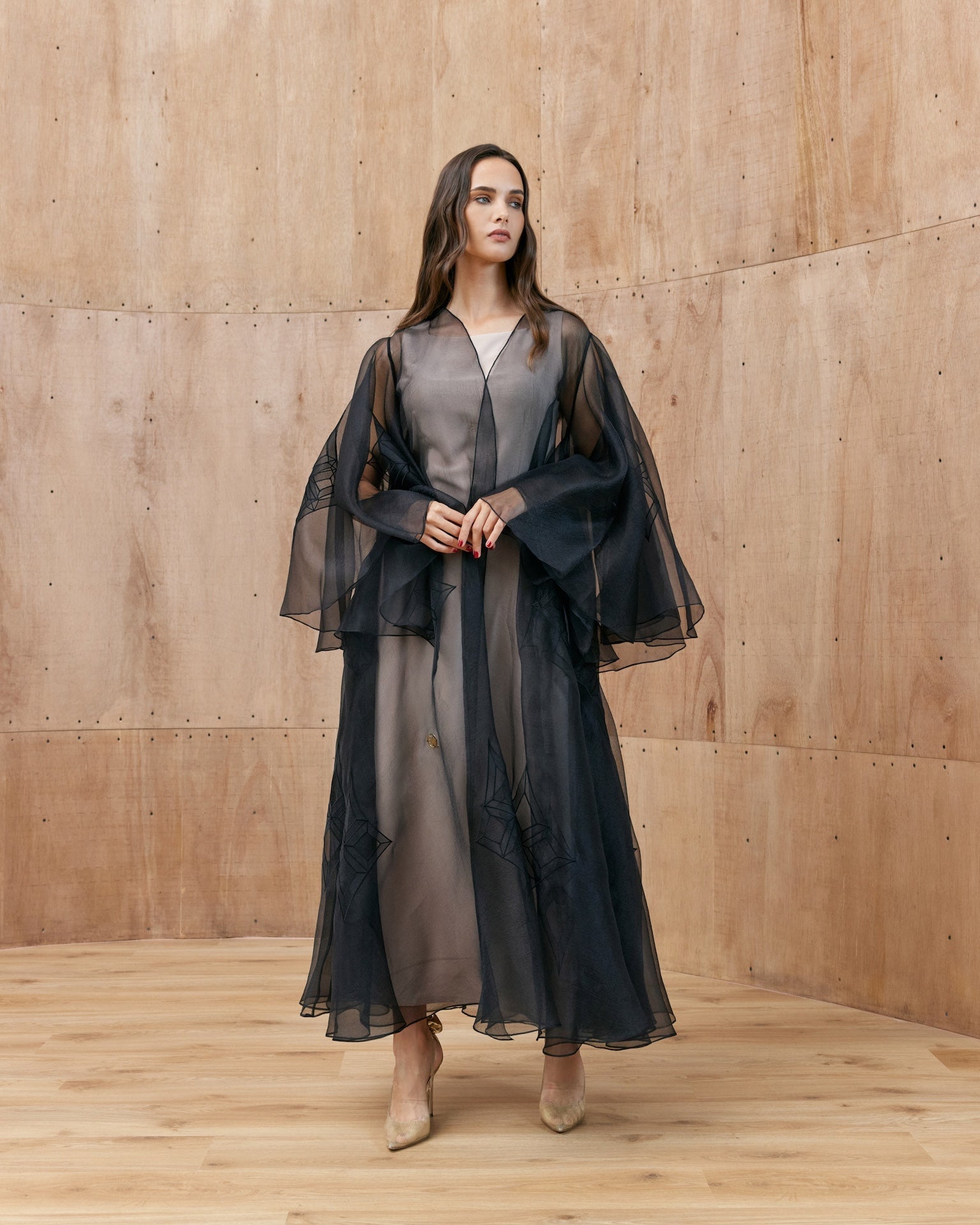 Zaira - The McQueen Boutique - Abaya - Abaya Dubai - Abaya Abu Dhabi - Abaya UAE - Abaya - Elegant - Luxury - Emirati - Classic - Modern - Occasion - Traditional - Trends - Embroidery - Modes