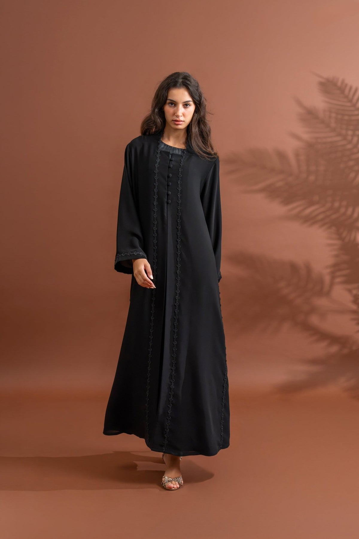 Alma - The McQueen Boutique - Abaya - Abaya Dubai - Abaya Abu Dhabi - Abaya UAE - Abaya - Elegant - Luxury - Emirati - Classic - Modern - Occasion - Traditional - Trends - Embroidery - Modes
