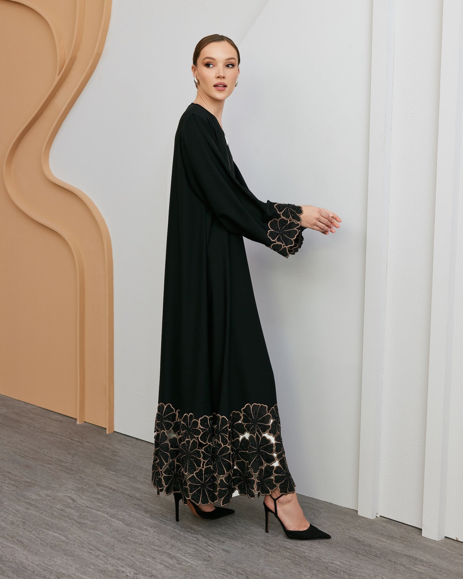 Alondra - The McQueen Boutique - Abaya - Abaya Dubai - Abaya Abu Dhabi - Abaya UAE - Abaya - Elegant - Luxury - Emirati - Classic - Modern - Occasion - Traditional - Trends - Embroidery - Modes