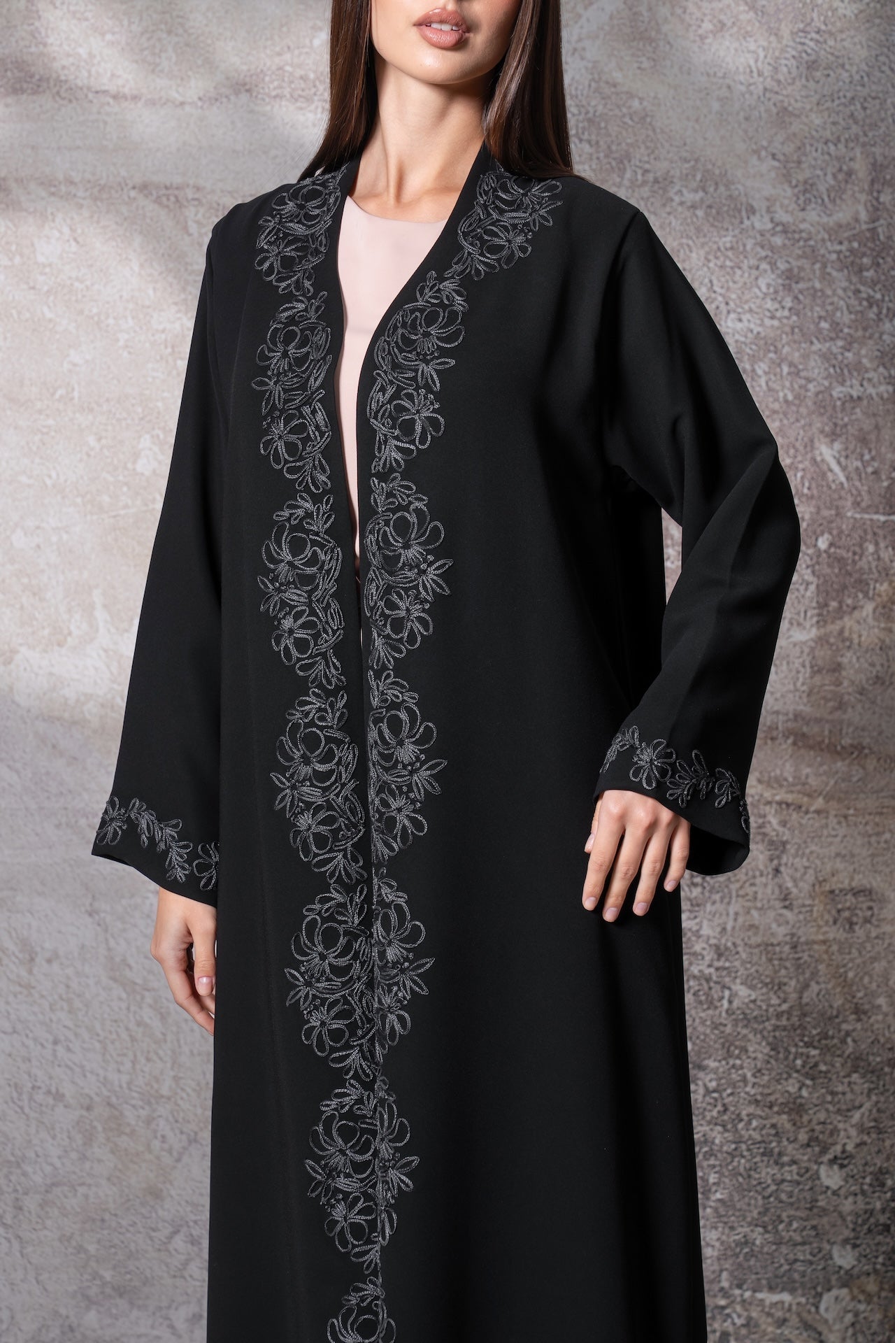 Amarise - The McQueen Boutique - Abaya - Abaya Dubai - Abaya Abu Dhabi - Abaya UAE - Abaya - Elegant - Luxury - Emirati - Classic - Modern - Occasion - Traditional - Trends - Embroidery - Modes