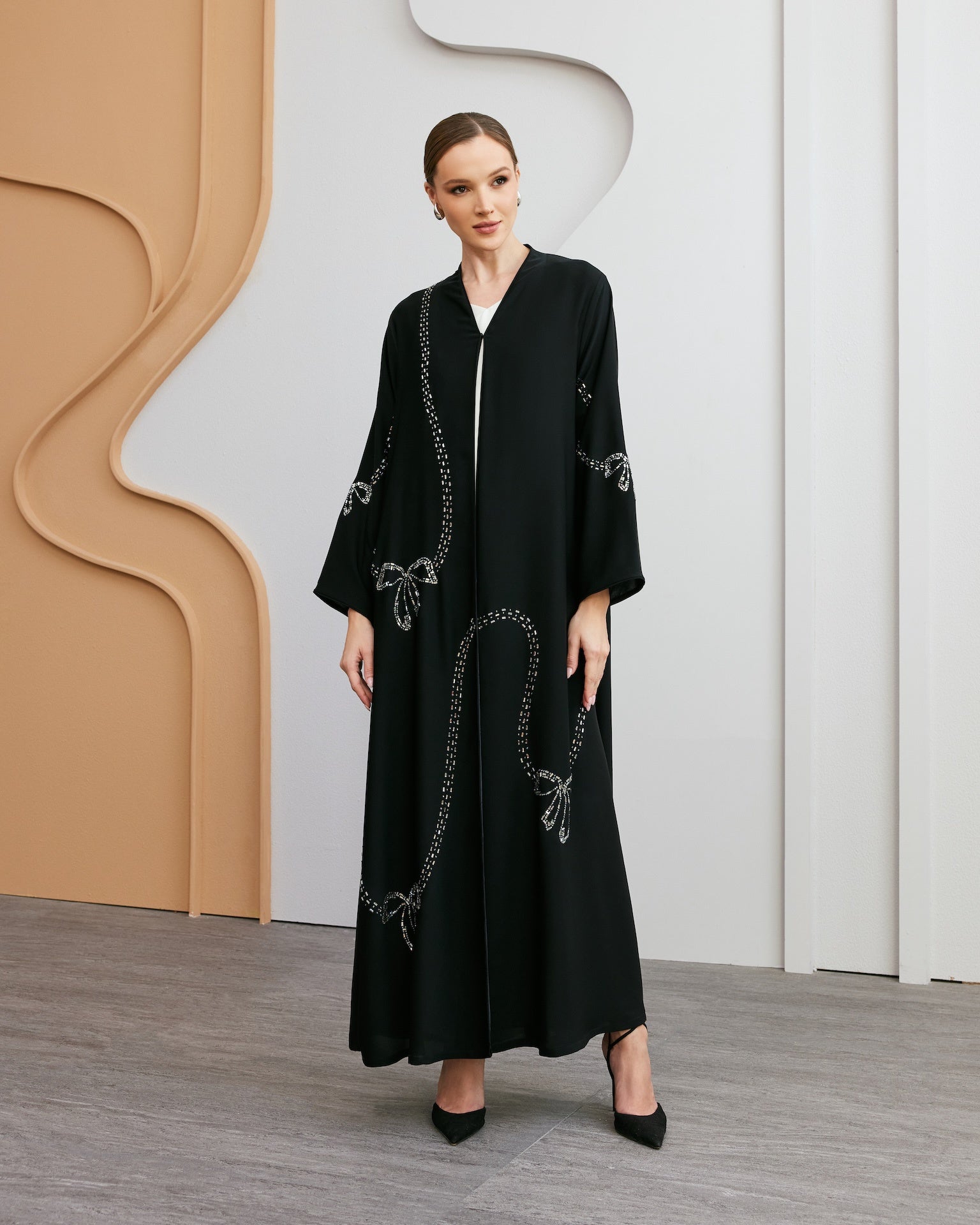 Amity - The McQueen Boutique - Abaya - Abaya Dubai - Abaya Abu Dhabi - Abaya UAE - Abaya - Elegant - Luxury - Emirati - Classic - Modern - Occasion - Traditional - Trends - Embroidery - Modes