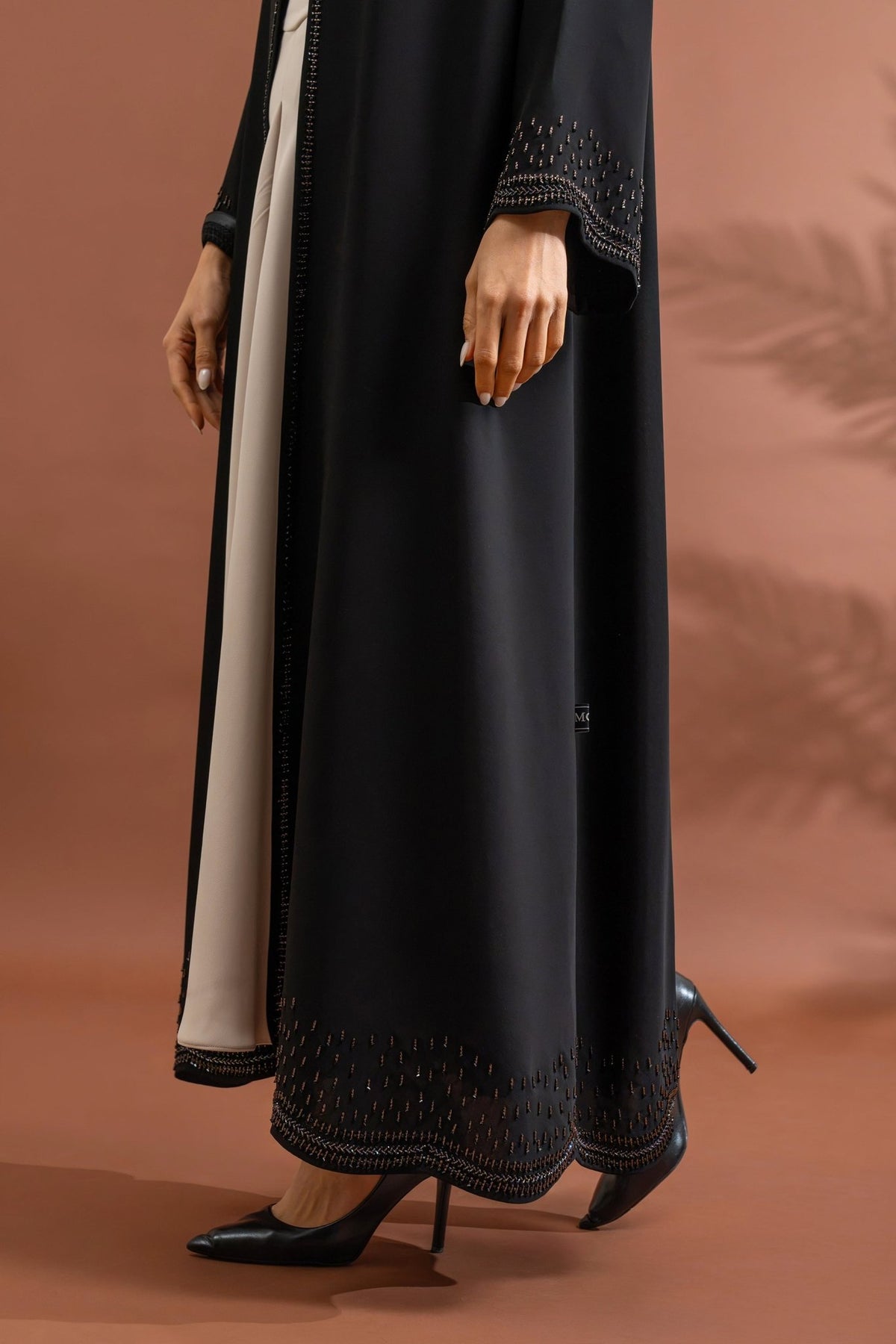 Anoud - The McQueen Boutique - Abaya - Abaya Dubai - Abaya Abu Dhabi - Abaya UAE - Abaya - Elegant - Luxury - Emirati - Classic - Modern - Occasion - Traditional - Trends - Embroidery - Modes