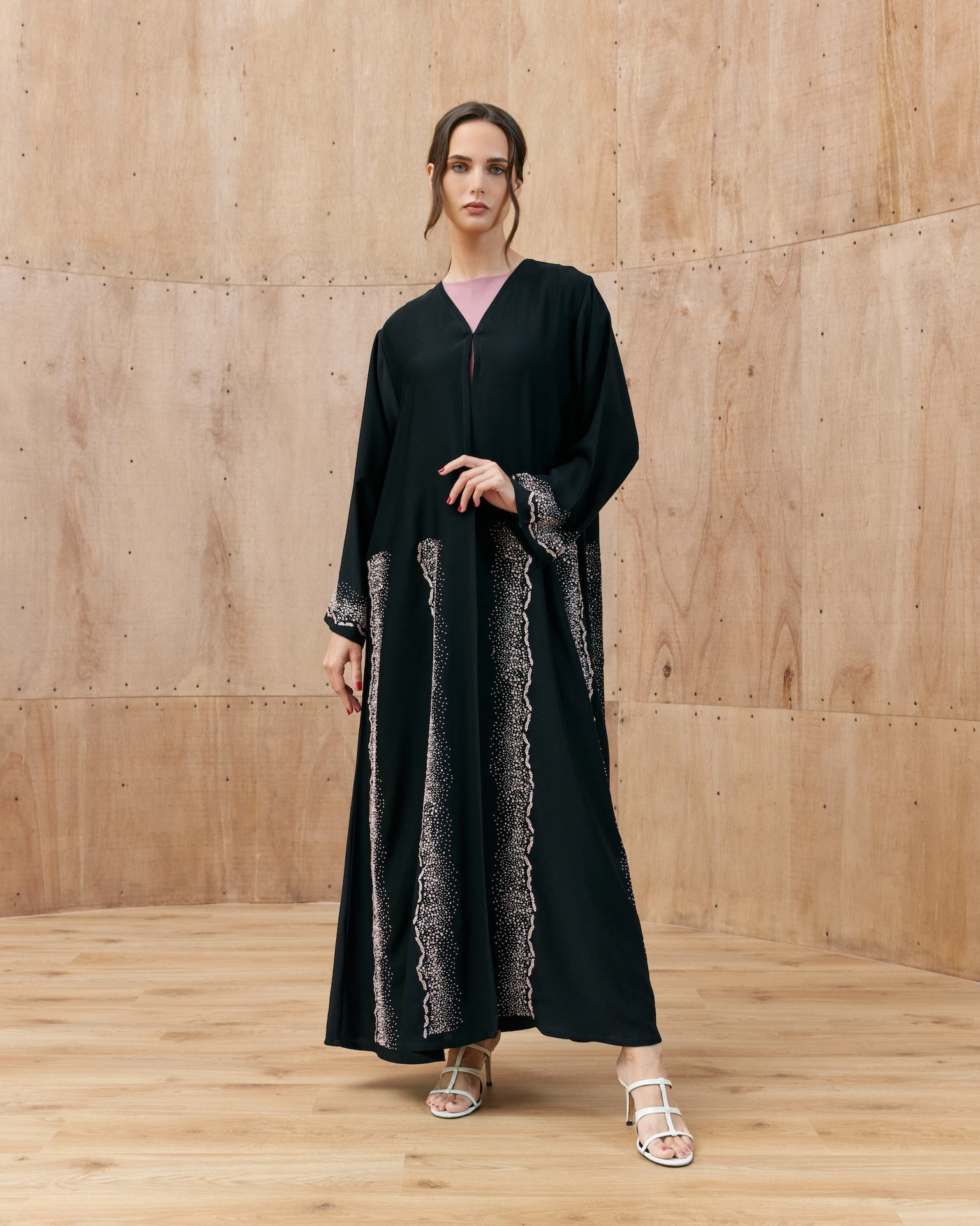 Aria - The McQueen Boutique - Abaya - Abaya Dubai - Abaya Abu Dhabi - Abaya UAE - Abaya - Elegant - Luxury - Emirati - Classic - Modern - Occasion - Traditional - Trends - Embroidery - Modes