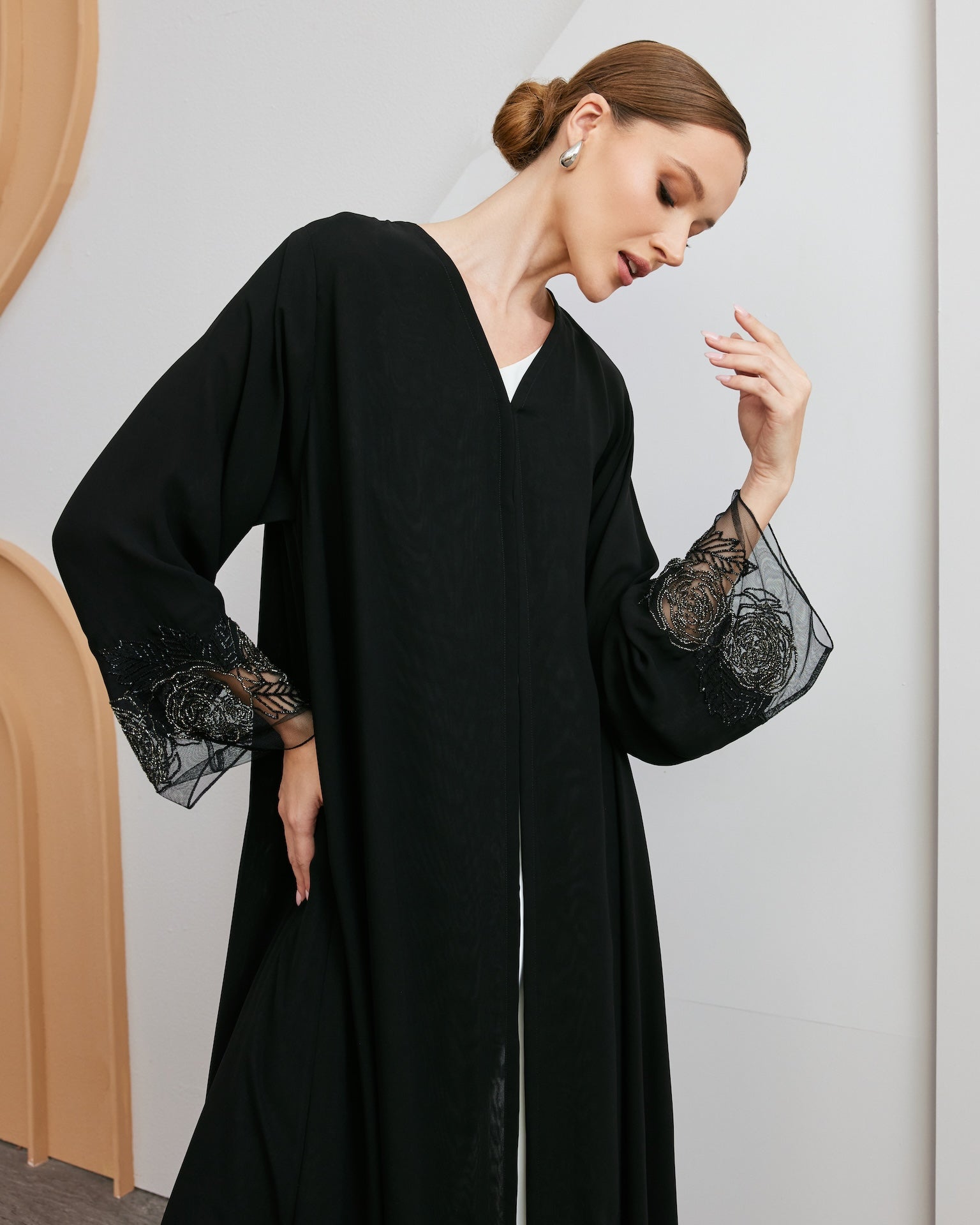 Armida - The McQueen Boutique - Abaya - Abaya Dubai - Abaya Abu Dhabi - Abaya UAE - Abaya - Elegant - Luxury - Emirati - Classic - Modern - Occasion - Traditional - Trends - Embroidery - Modes