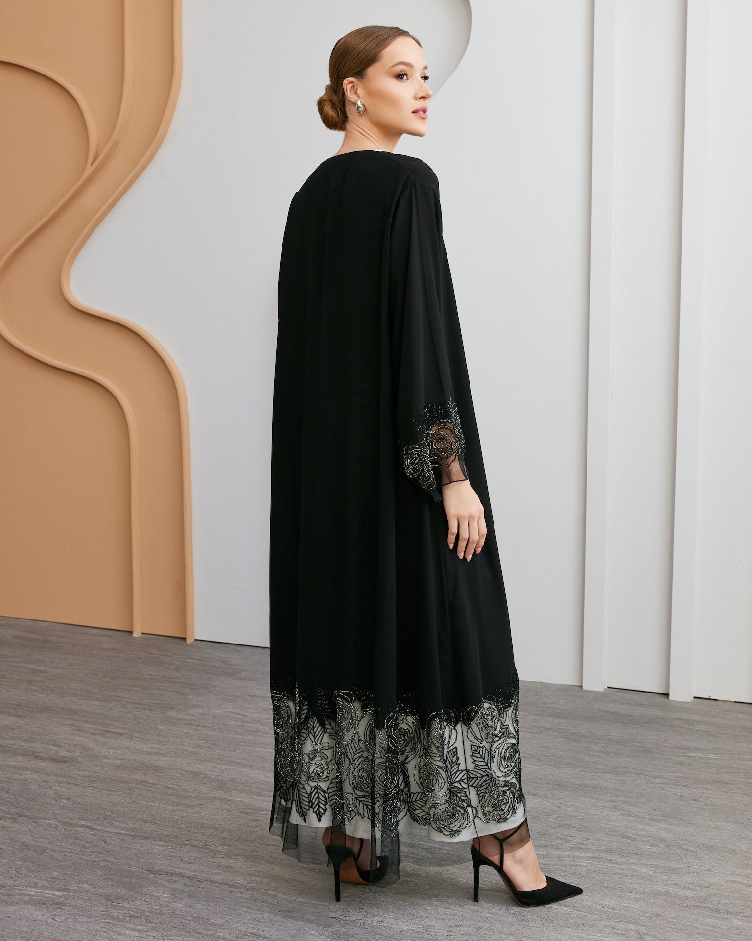 Armida - The McQueen Boutique - Abaya - Abaya Dubai - Abaya Abu Dhabi - Abaya UAE - Abaya - Elegant - Luxury - Emirati - Classic - Modern - Occasion - Traditional - Trends - Embroidery - Modes