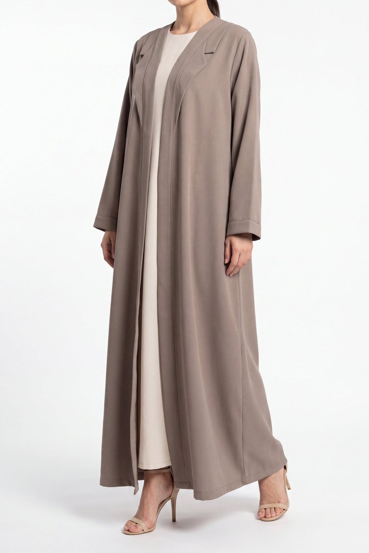 Aseel - The McQueen Boutique - Abaya - Abaya Dubai - Abaya Abu Dhabi - Abaya UAE - Abaya - Elegant - Luxury - Emirati - Classic - Modern - Occasion - Traditional - Trends - Embroidery - Modes