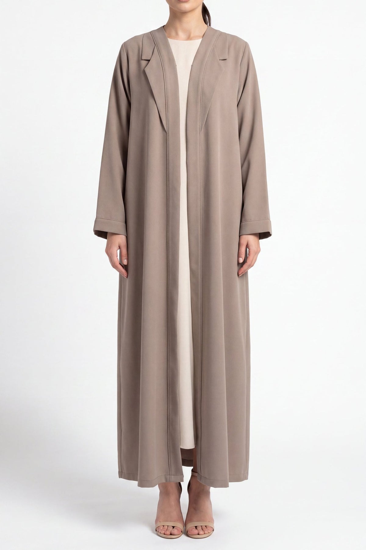 Aseel - The McQueen Boutique - Abaya - Abaya Dubai - Abaya Abu Dhabi - Abaya UAE - Abaya - Elegant - Luxury - Emirati - Classic - Modern - Occasion - Traditional - Trends - Embroidery - Modes