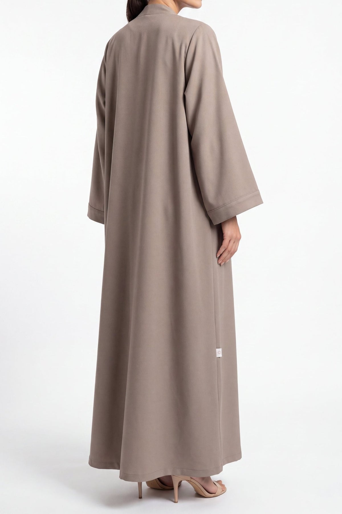 Aseel - The McQueen Boutique - Abaya - Abaya Dubai - Abaya Abu Dhabi - Abaya UAE - Abaya - Elegant - Luxury - Emirati - Classic - Modern - Occasion - Traditional - Trends - Embroidery - Modes