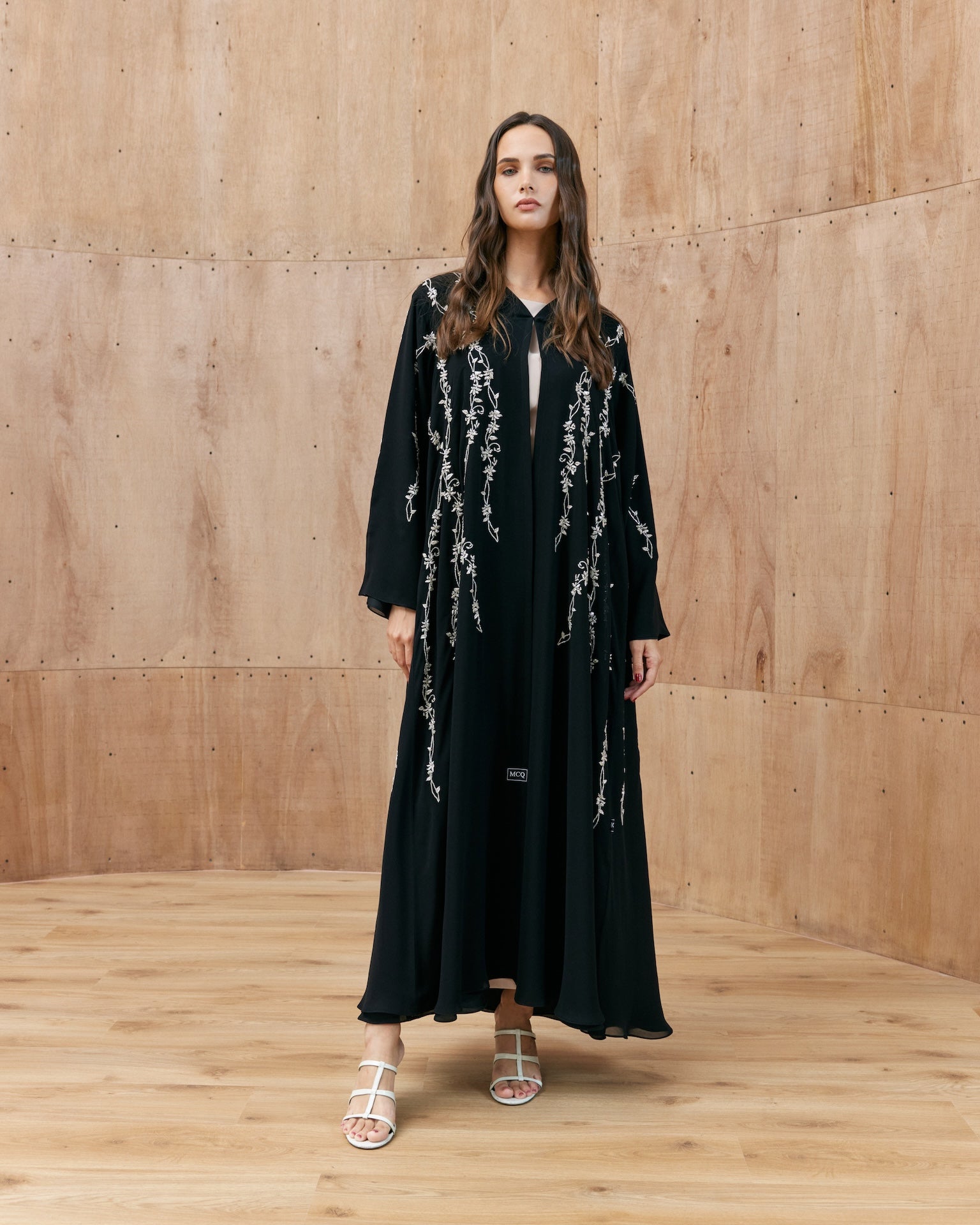 Aviva - The McQueen Boutique - Abaya - Abaya Dubai - Abaya Abu Dhabi - Abaya UAE - Abaya - Elegant - Luxury - Emirati - Classic - Modern - Occasion - Traditional - Trends - Embroidery - Modes