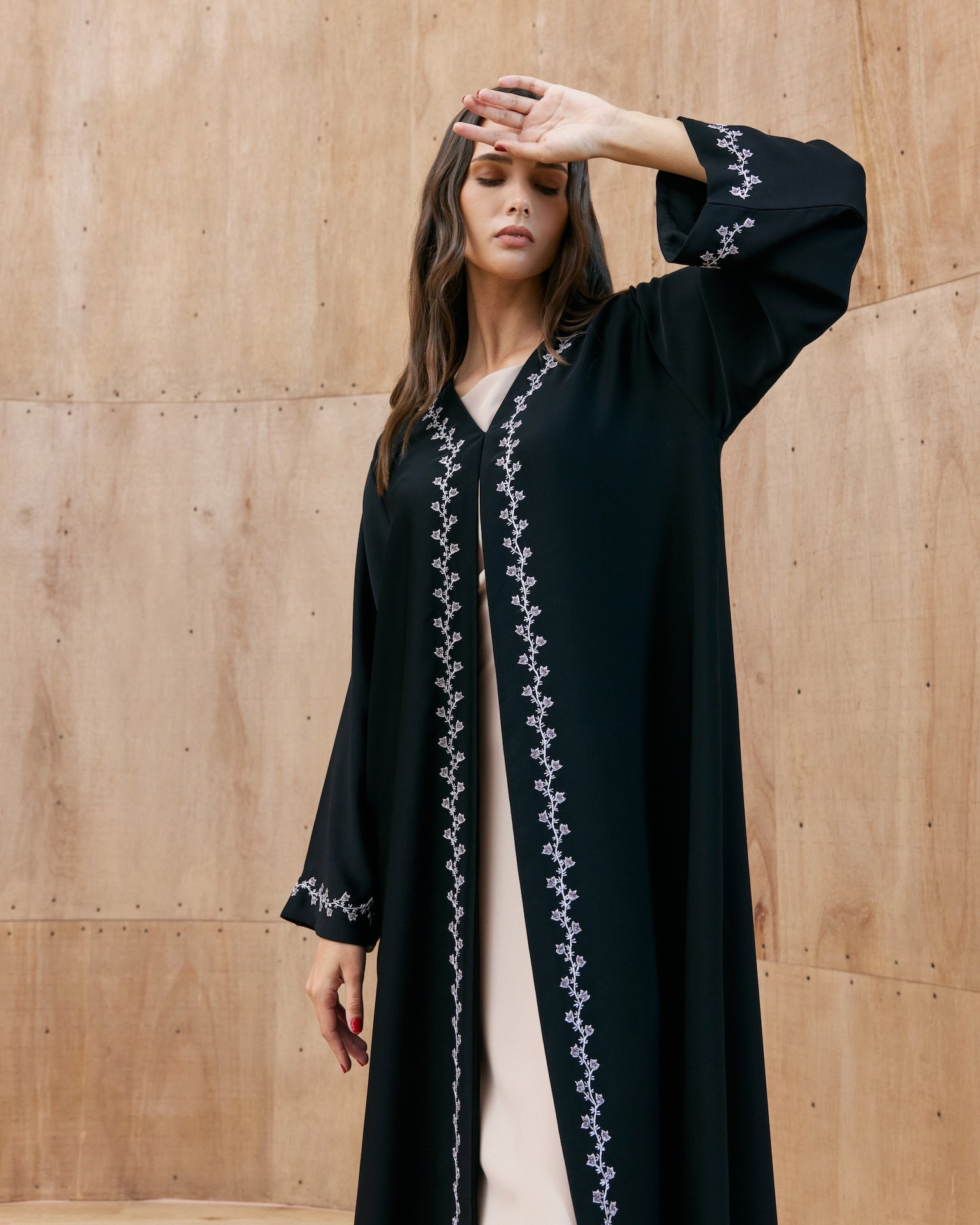 Ayla - The McQueen Boutique - Abaya - Abaya Dubai - Abaya Abu Dhabi - Abaya UAE - Abaya - Elegant - Luxury - Emirati - Classic - Modern - Occasion - Traditional - Trends - Embroidery - Modes