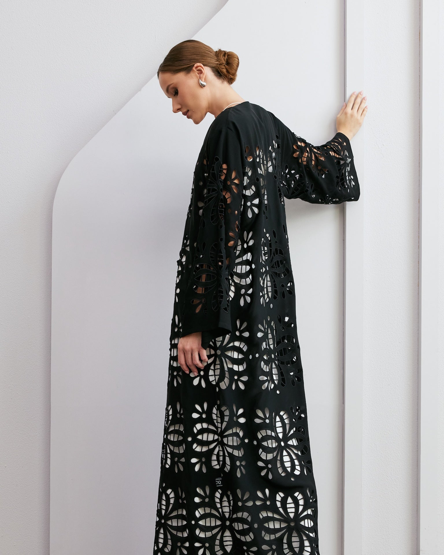 Beatris - The McQueen Boutique - Abaya - Abaya Dubai - Abaya Abu Dhabi - Abaya UAE - Abaya - Elegant - Luxury - Emirati - Classic - Modern - Occasion - Traditional - Trends - Embroidery - Modes