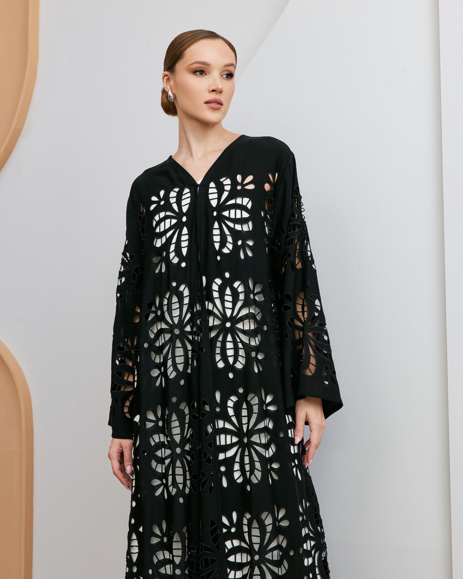 Beatris - The McQueen Boutique - Abaya - Abaya Dubai - Abaya Abu Dhabi - Abaya UAE - Abaya - Elegant - Luxury - Emirati - Classic - Modern - Occasion - Traditional - Trends - Embroidery - Modes