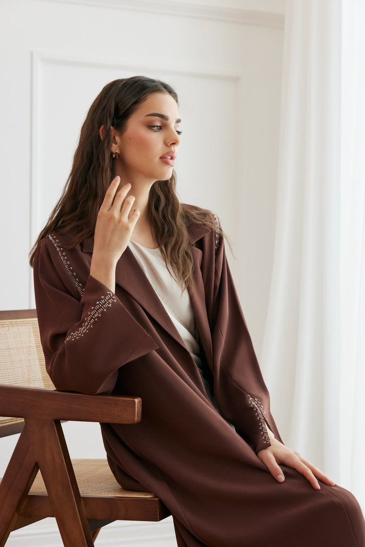 Brown Chic - The McQueen Boutique - Abaya - Abaya Dubai - Abaya Abu Dhabi - Abaya UAE - Abaya - Elegant - Luxury - Emirati - Classic - Modern - Occasion - Traditional - Trends - Embroidery - Modes