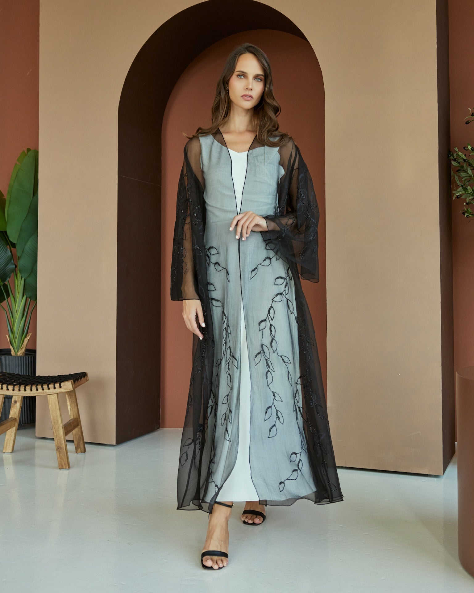 Casablanca - The McQueen Boutique - Abaya - Abaya Dubai - Abaya Abu Dhabi - Abaya UAE - Abaya - Elegant - Luxury - Emirati - Classic - Modern - Occasion - Traditional - Trends - Embroidery - Modes