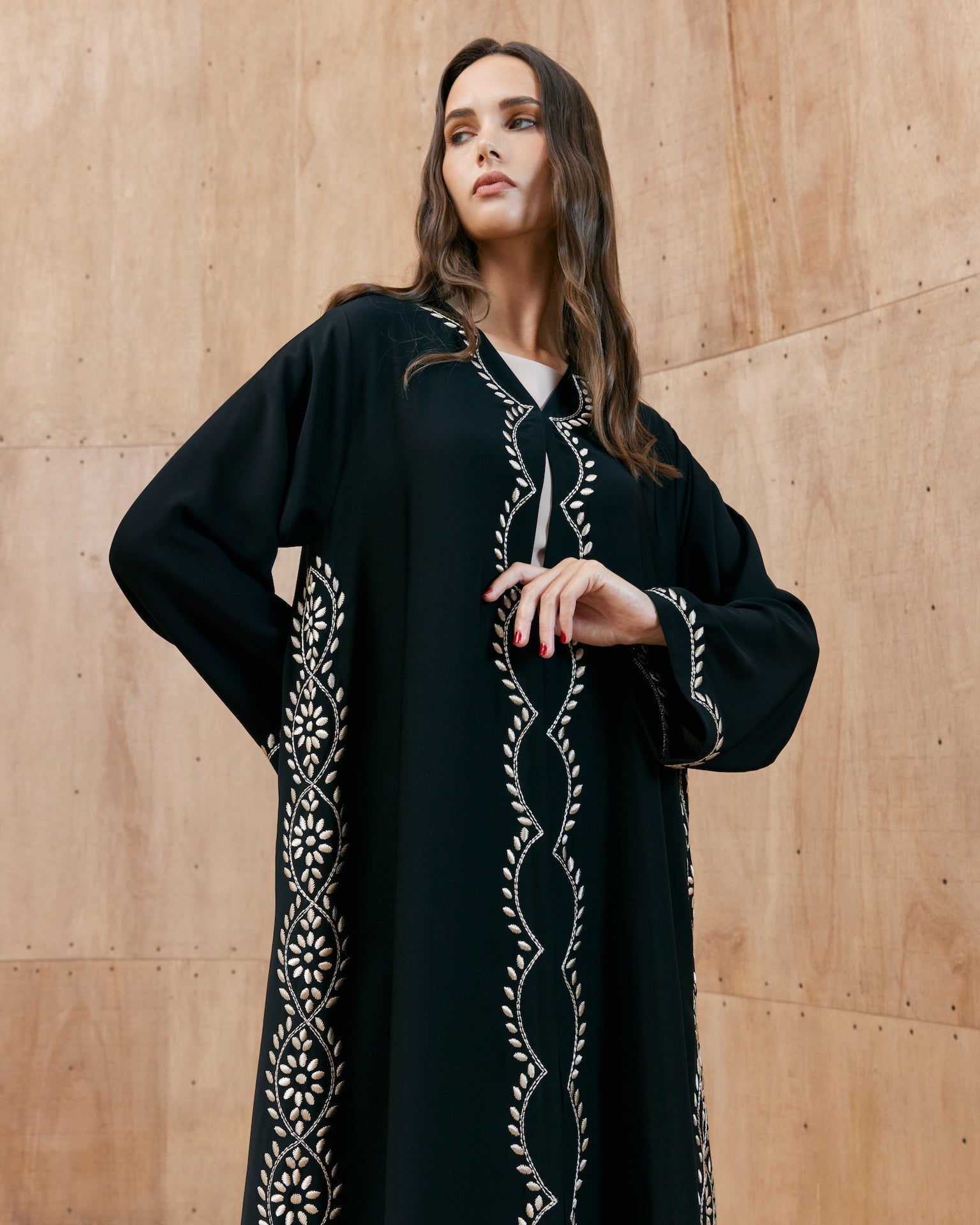 Clara - The McQueen Boutique - Abaya - Abaya Dubai - Abaya Abu Dhabi - Abaya UAE - Abaya - Elegant - Luxury - Emirati - Classic - Modern - Occasion - Traditional - Trends - Embroidery - Modes