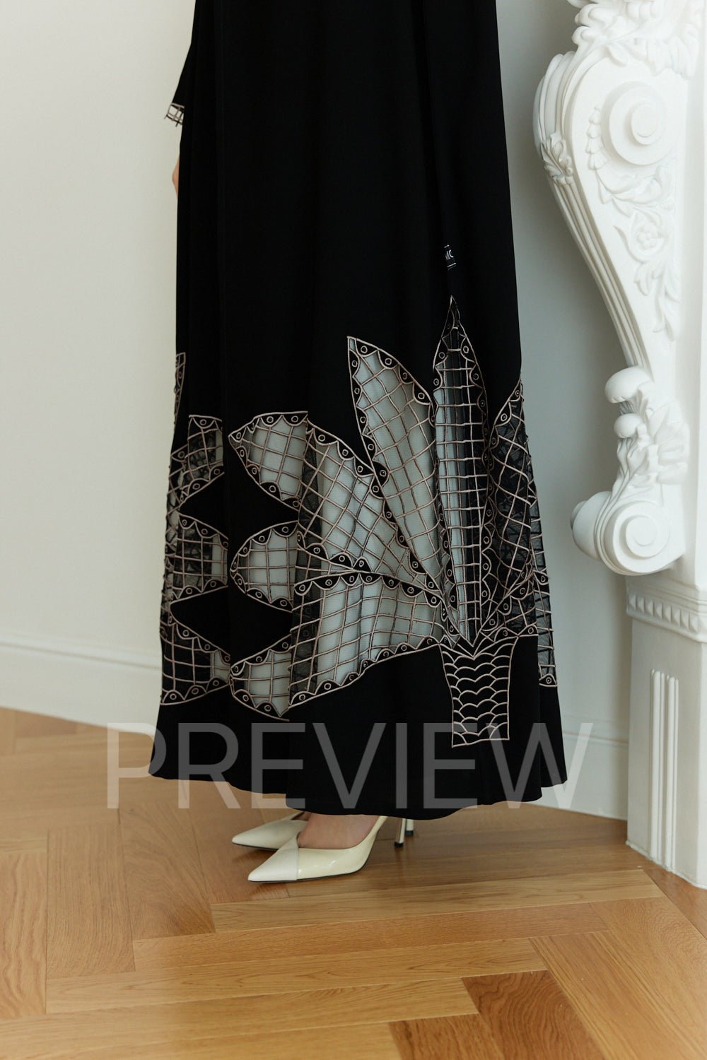 Contour Flora - The McQueen Boutique - Abaya - Abaya Dubai - Abaya Abu Dhabi - Abaya UAE - Abaya - Elegant - Luxury - Emirati - Classic - Modern - Occasion - Traditional - Trends - Embroidery - Modes