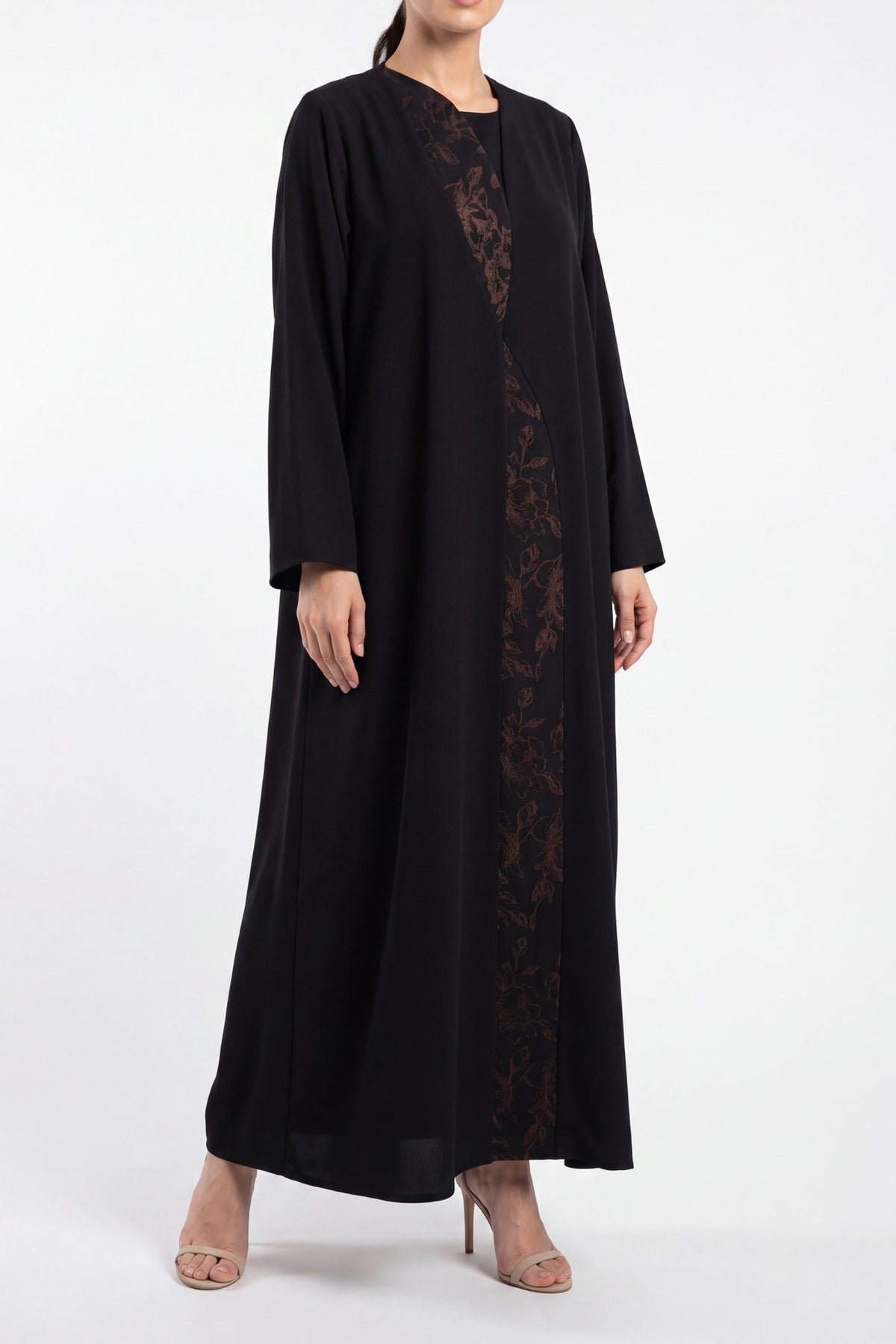 Dima - The McQueen Boutique - Abaya - Abaya Dubai - Abaya Abu Dhabi - Abaya UAE - Abaya - Elegant - Luxury - Emirati - Classic - Modern - Occasion - Traditional - Trends - Embroidery - Modes
