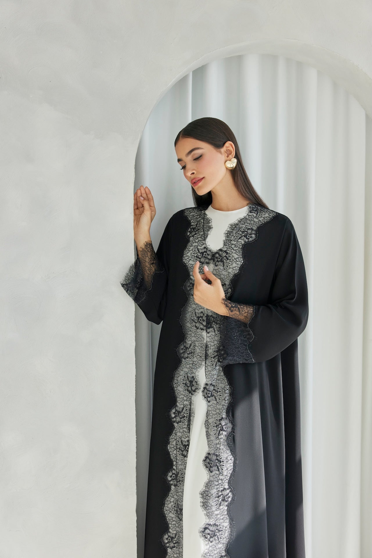 Elara - The McQueen Boutique - Abaya - Abaya Dubai - Abaya Abu Dhabi - Abaya UAE - Abaya - Elegant - Luxury - Emirati - Classic - Modern - Occasion - Traditional - Trends - Embroidery - Modes