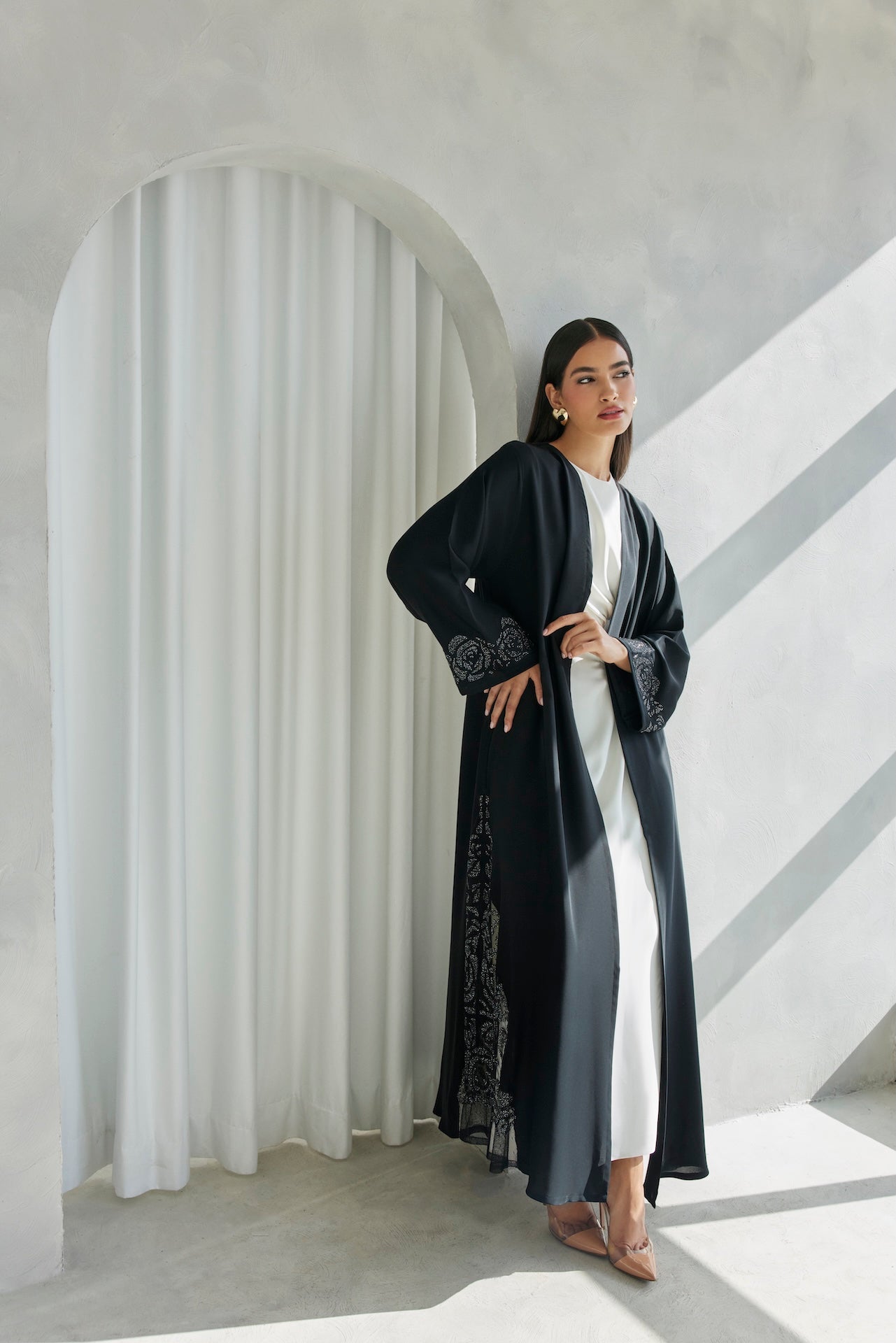 Elyssia - The McQueen Boutique - Abaya - Abaya Dubai - Abaya Abu Dhabi - Abaya UAE - Abaya - Elegant - Luxury - Emirati - Classic - Modern - Occasion - Traditional - Trends - Embroidery - Modes