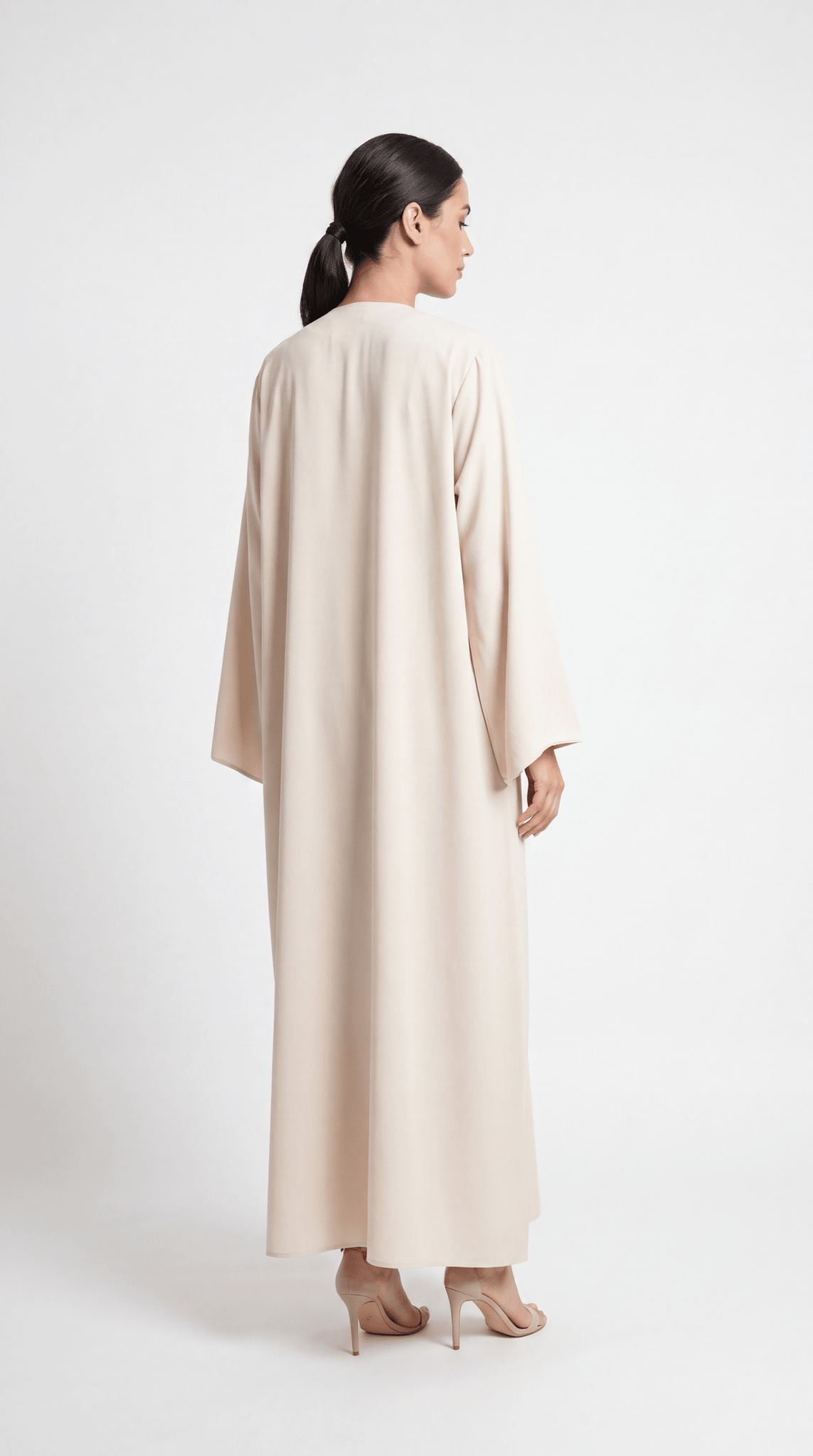 Ghina - The McQueen Boutique - Abaya - Abaya Dubai - Abaya Abu Dhabi - Abaya UAE - Abaya - Elegant - Luxury - Emirati - Classic - Modern - Occasion - Traditional - Trends - Embroidery - Modes