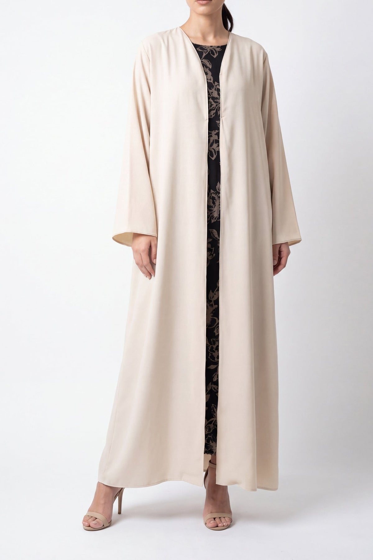 Ghina - The McQueen Boutique - Abaya - Abaya Dubai - Abaya Abu Dhabi - Abaya UAE - Abaya - Elegant - Luxury - Emirati - Classic - Modern - Occasion - Traditional - Trends - Embroidery - Modes