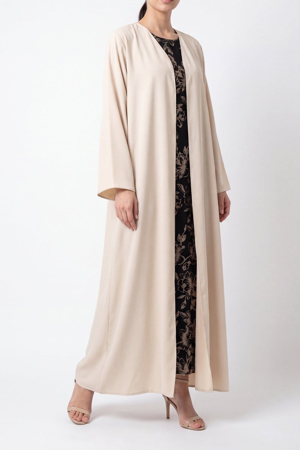 Ghina - The McQueen Boutique - Abaya - Abaya Dubai - Abaya Abu Dhabi - Abaya UAE - Abaya - Elegant - Luxury - Emirati - Classic - Modern - Occasion - Traditional - Trends - Embroidery - Modes