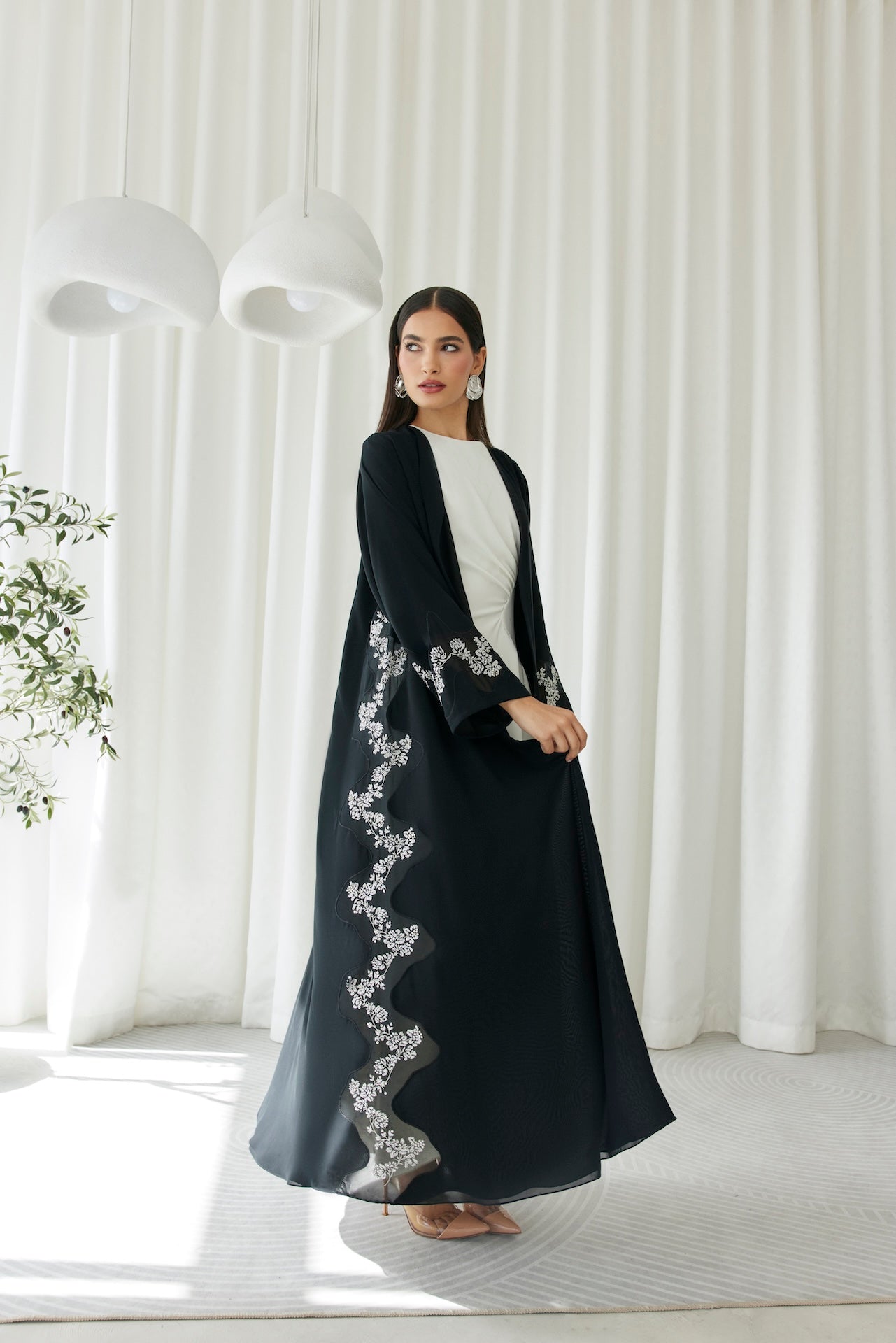 Glow Bloom - The McQueen Boutique - Abaya - Abaya Dubai - Abaya Abu Dhabi - Abaya UAE - Abaya - Elegant - Luxury - Emirati - Classic - Modern - Occasion - Traditional - Trends - Embroidery - Modes