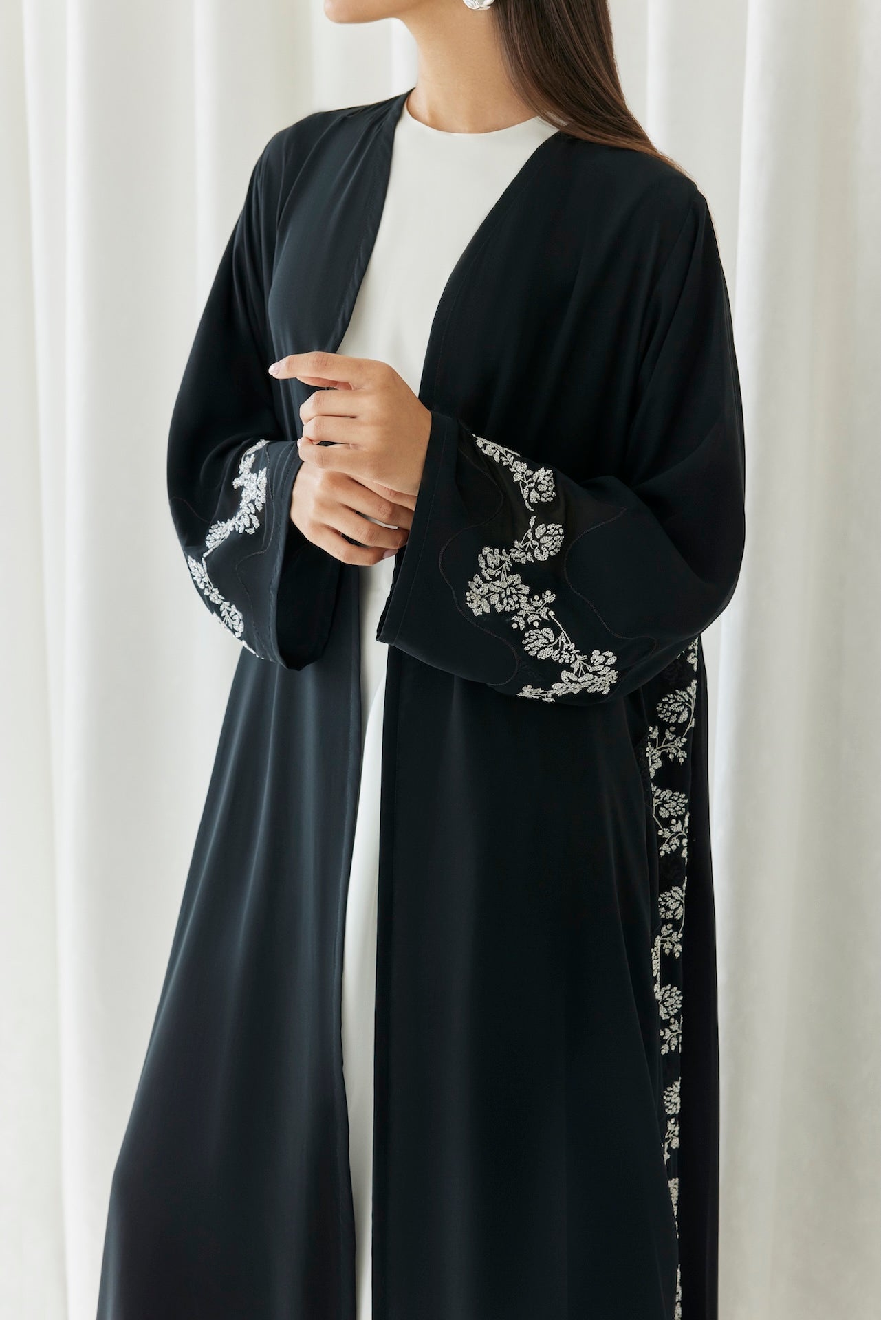 Glow Bloom - The McQueen Boutique - Abaya - Abaya Dubai - Abaya Abu Dhabi - Abaya UAE - Abaya - Elegant - Luxury - Emirati - Classic - Modern - Occasion - Traditional - Trends - Embroidery - Modes