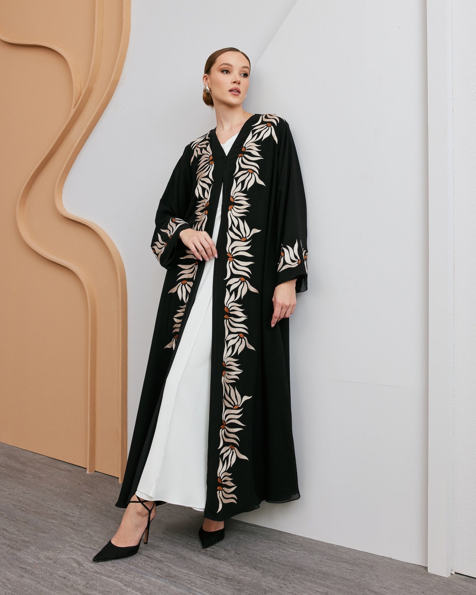 Helena - The McQueen Boutique - Abaya - Abaya Dubai - Abaya Abu Dhabi - Abaya UAE - Abaya - Elegant - Luxury - Emirati - Classic - Modern - Occasion - Traditional - Trends - Embroidery - Modes