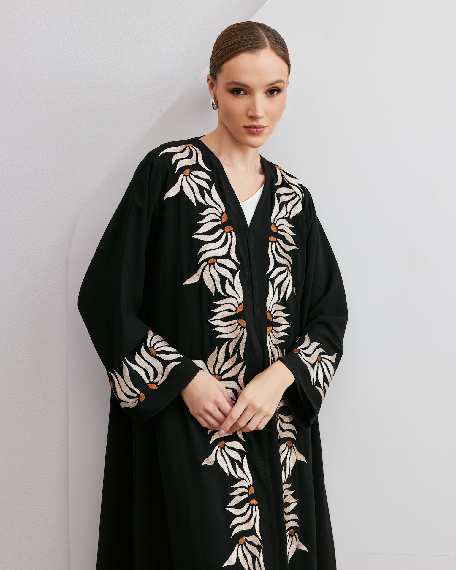 Helena - The McQueen Boutique - Abaya - Abaya Dubai - Abaya Abu Dhabi - Abaya UAE - Abaya - Elegant - Luxury - Emirati - Classic - Modern - Occasion - Traditional - Trends - Embroidery - Modes