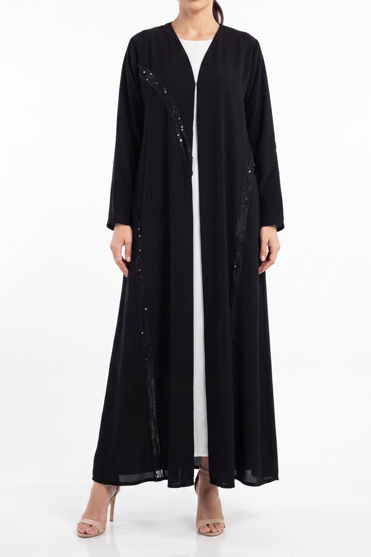 Hessa - The McQueen Boutique - Abaya - Abaya Dubai - Abaya Abu Dhabi - Abaya UAE - Abaya - Elegant - Luxury - Emirati - Classic - Modern - Occasion - Traditional - Trends - Embroidery - Modes