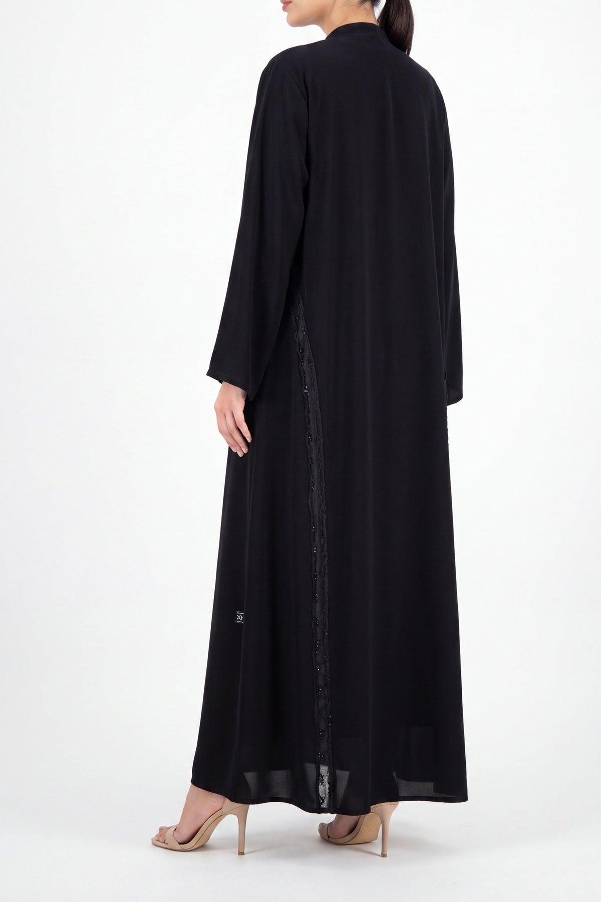 Hessa - The McQueen Boutique - Abaya - Abaya Dubai - Abaya Abu Dhabi - Abaya UAE - Abaya - Elegant - Luxury - Emirati - Classic - Modern - Occasion - Traditional - Trends - Embroidery - Modes