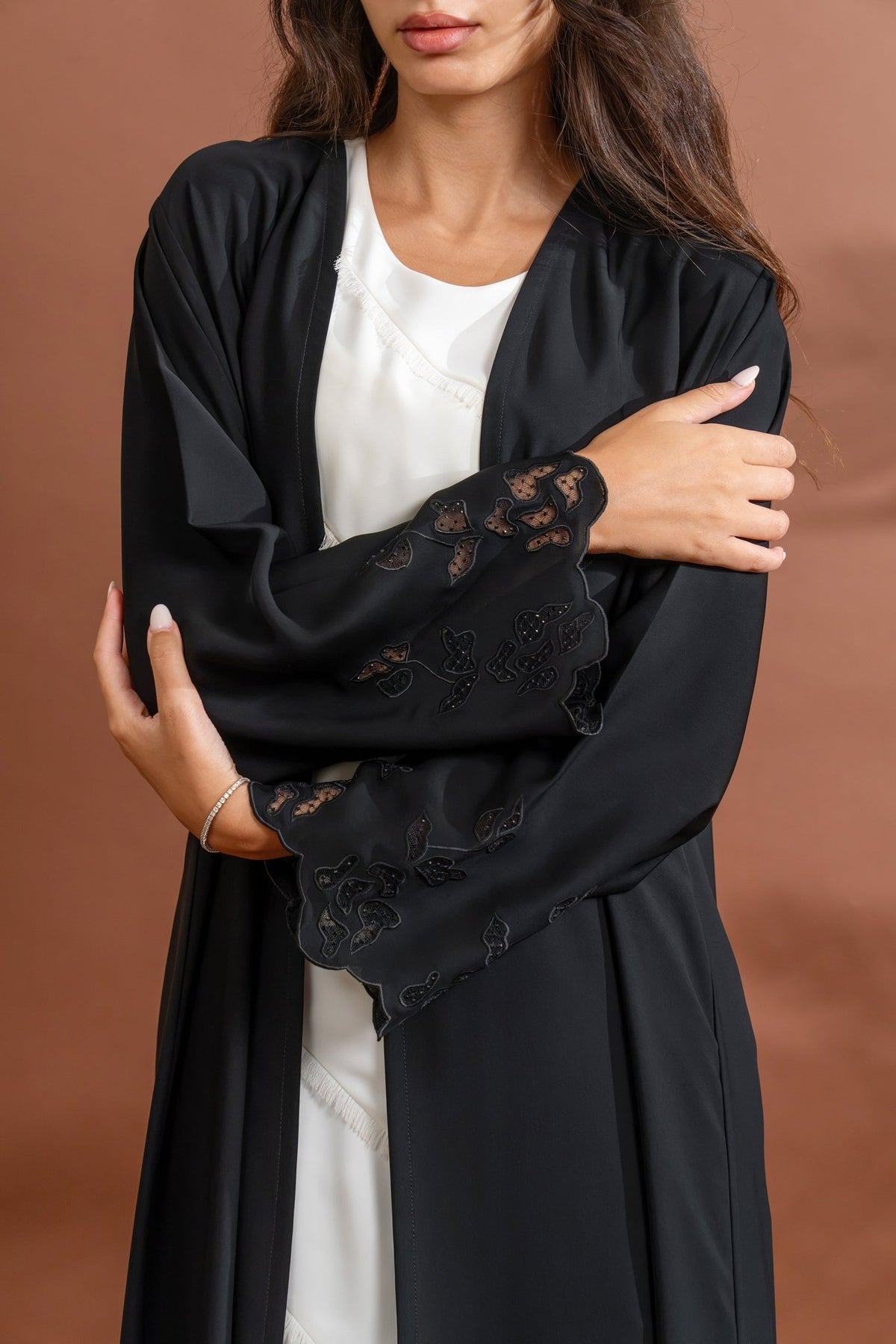 Leen - The McQueen Boutique - Abaya - Abaya Dubai - Abaya Abu Dhabi - Abaya UAE - Abaya - Elegant - Luxury - Emirati - Classic - Modern - Occasion - Traditional - Trends - Embroidery - Modes