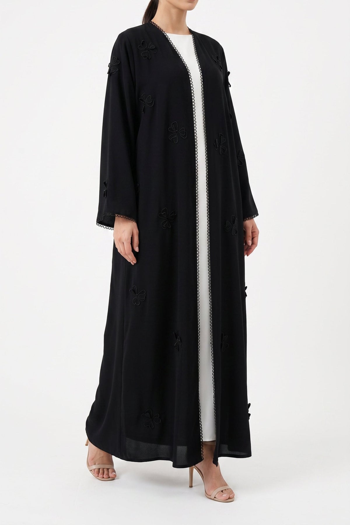 Lumi - The McQueen Boutique - Abaya - Abaya Dubai - Abaya Abu Dhabi - Abaya UAE - Abaya - Elegant - Luxury - Emirati - Classic - Modern - Occasion - Traditional - Trends - Embroidery - Modes