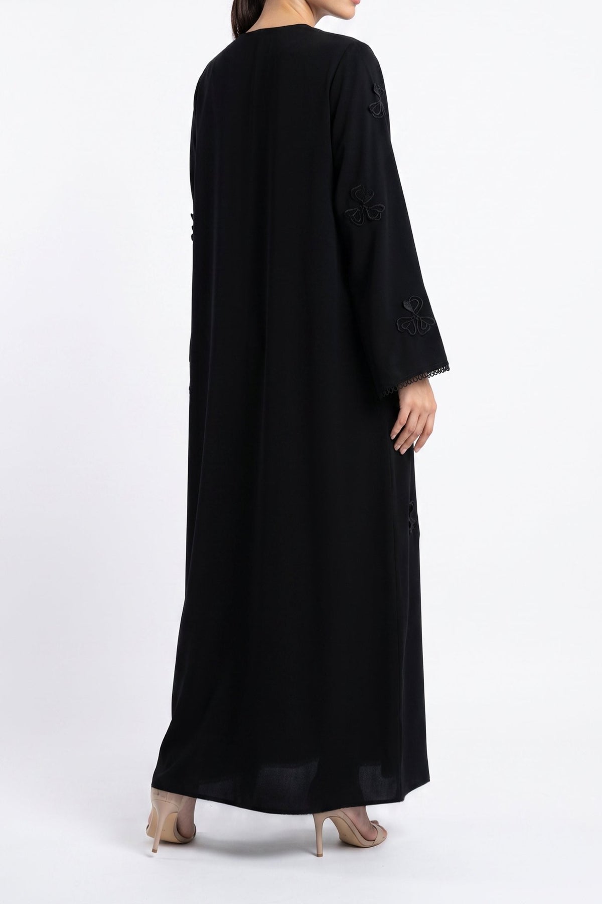 Lumi - The McQueen Boutique - Abaya - Abaya Dubai - Abaya Abu Dhabi - Abaya UAE - Abaya - Elegant - Luxury - Emirati - Classic - Modern - Occasion - Traditional - Trends - Embroidery - Modes