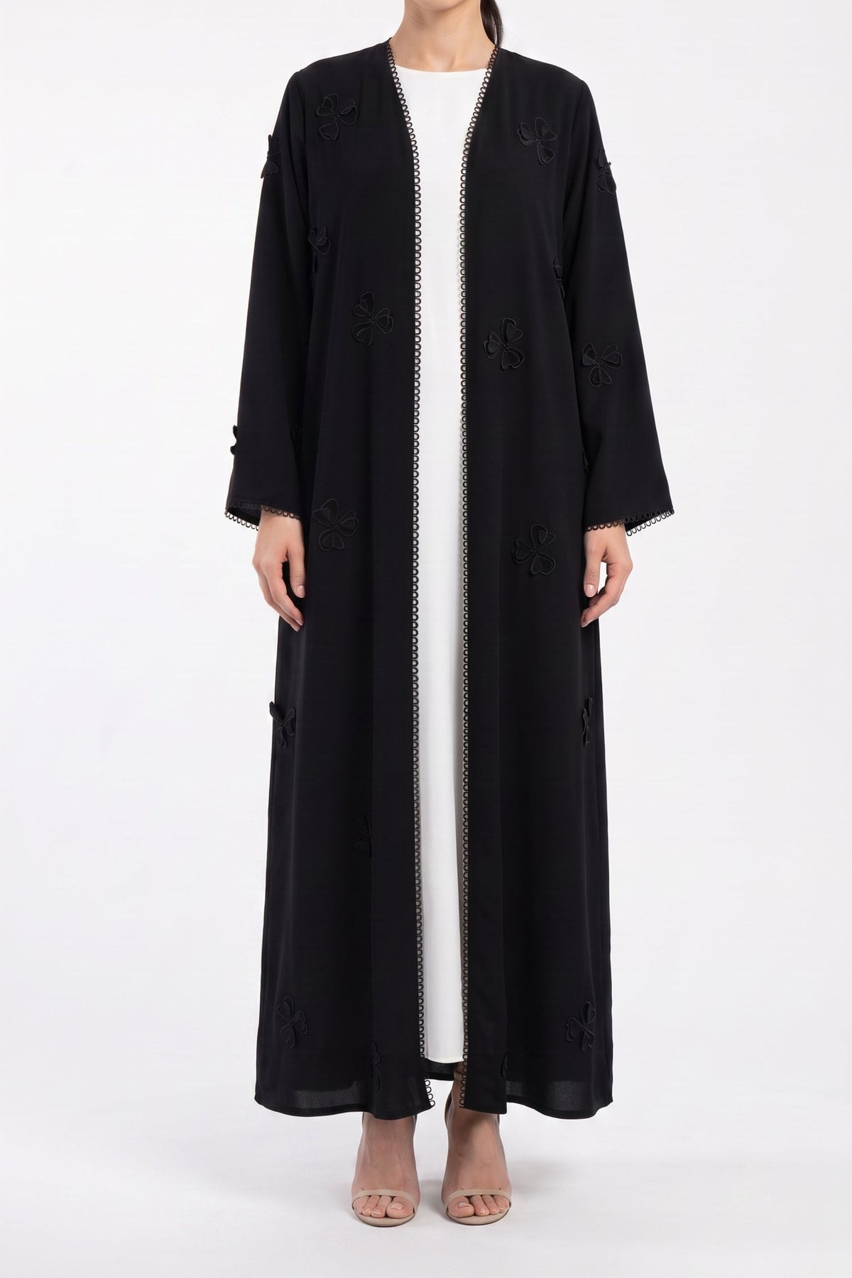 Lumi - The McQueen Boutique - Abaya - Abaya Dubai - Abaya Abu Dhabi - Abaya UAE - Abaya - Elegant - Luxury - Emirati - Classic - Modern - Occasion - Traditional - Trends - Embroidery - Modes