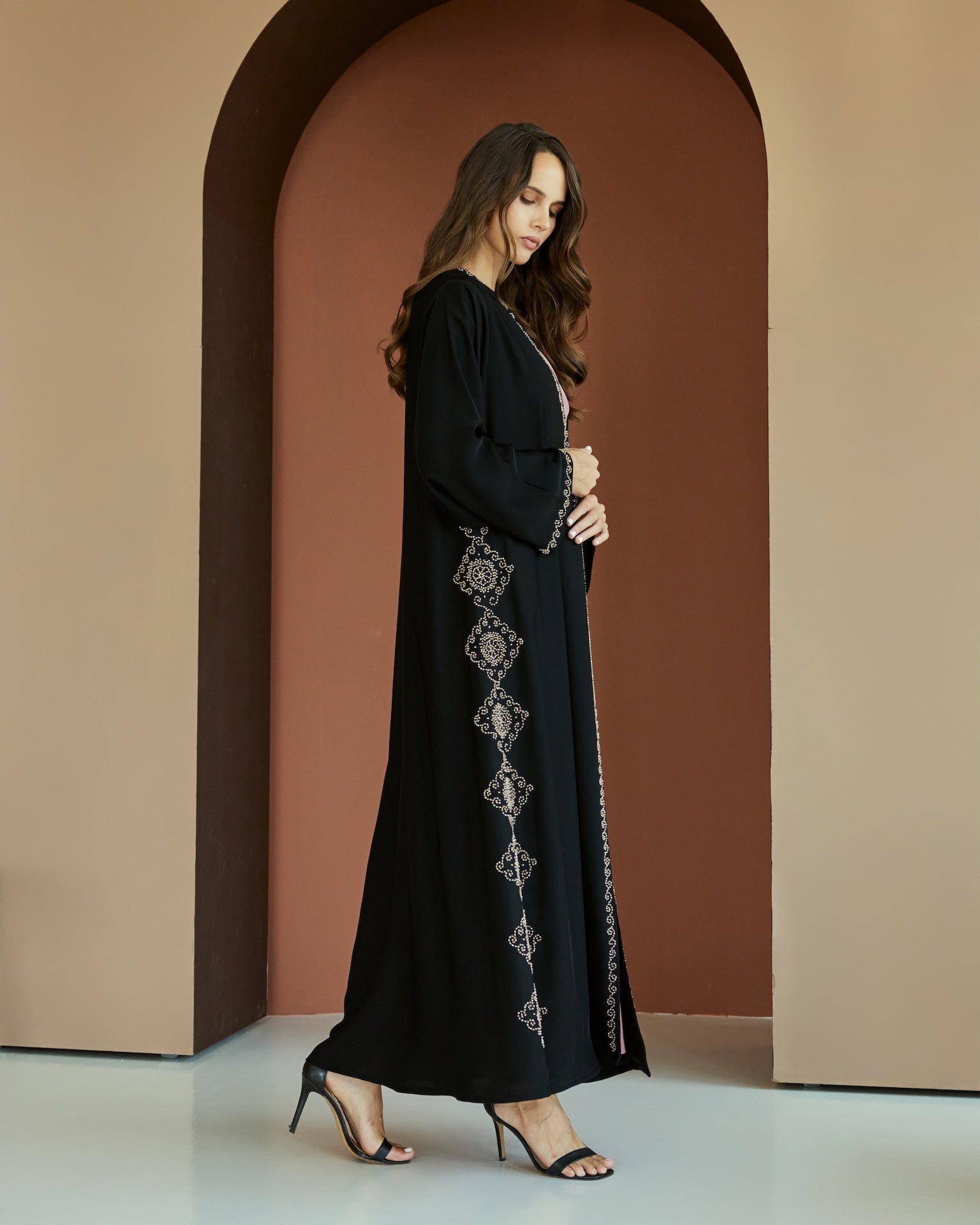 Luna - The McQueen Boutique - Abaya - Abaya Dubai - Abaya Abu Dhabi - Abaya UAE - Abaya - Elegant - Luxury - Emirati - Classic - Modern - Occasion - Traditional - Trends - Embroidery - Modes